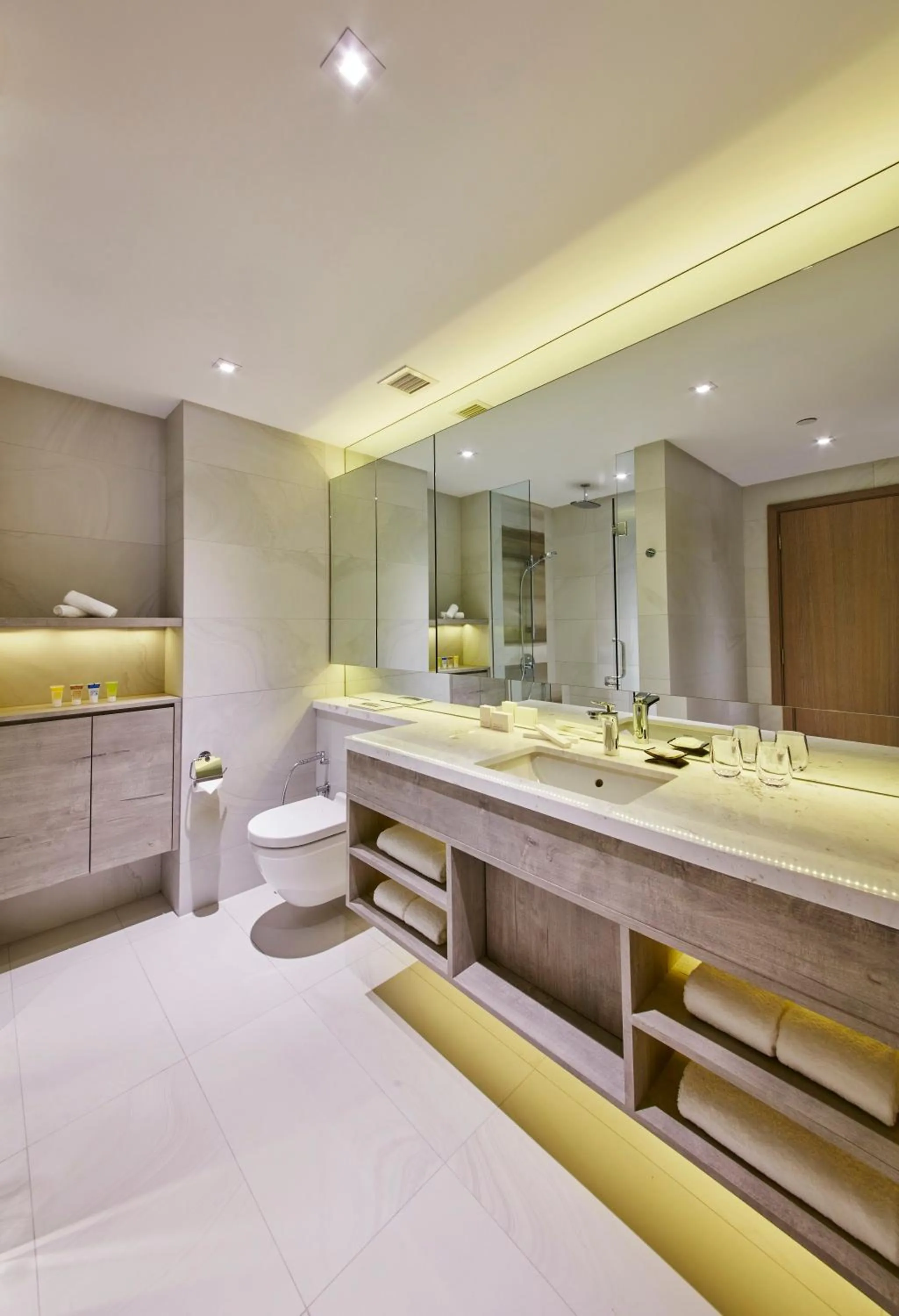 Bathroom, Bed in Oakwood Studios Singapore