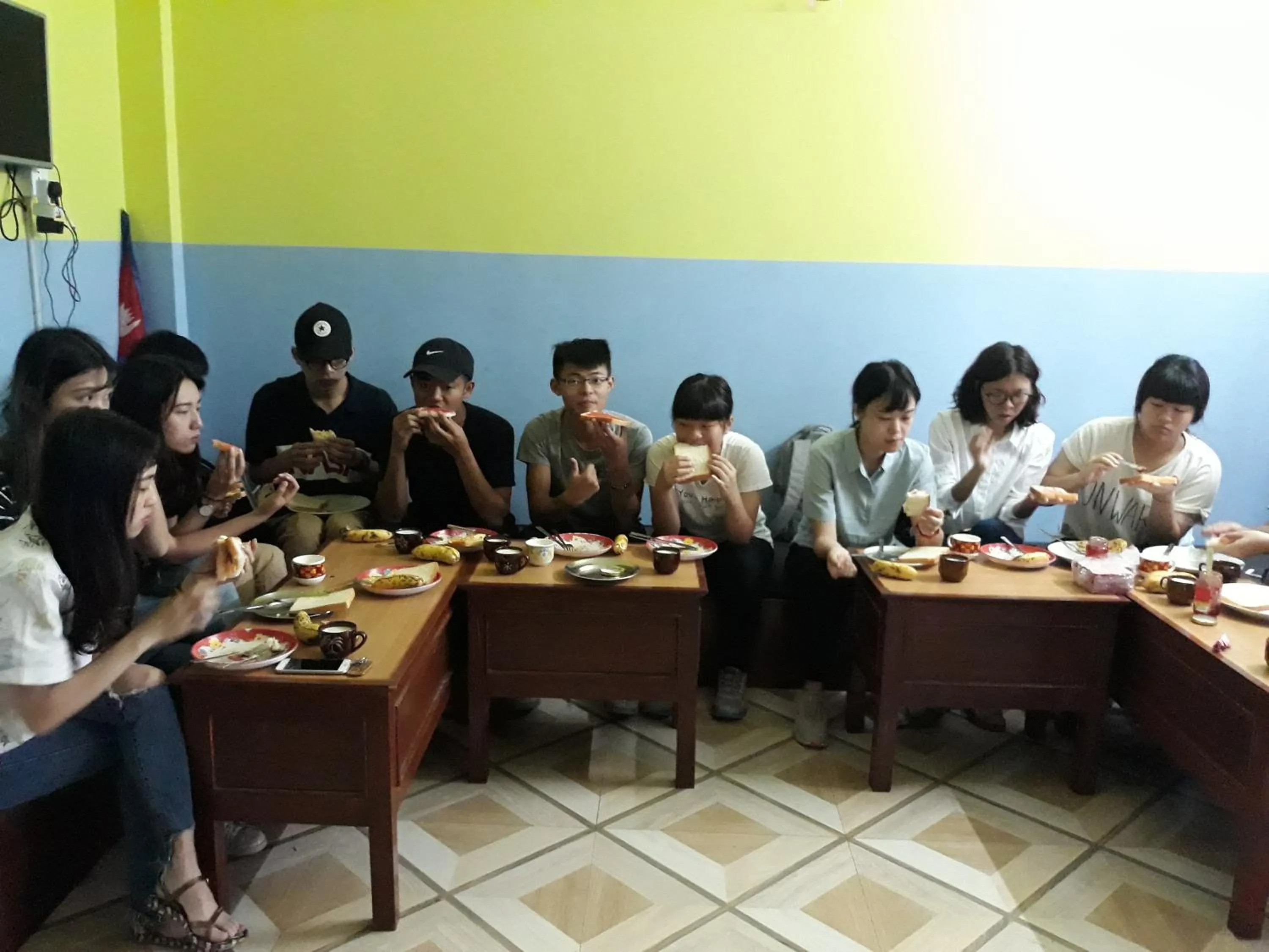 Restaurant/places to eat in Hotel Sunflower