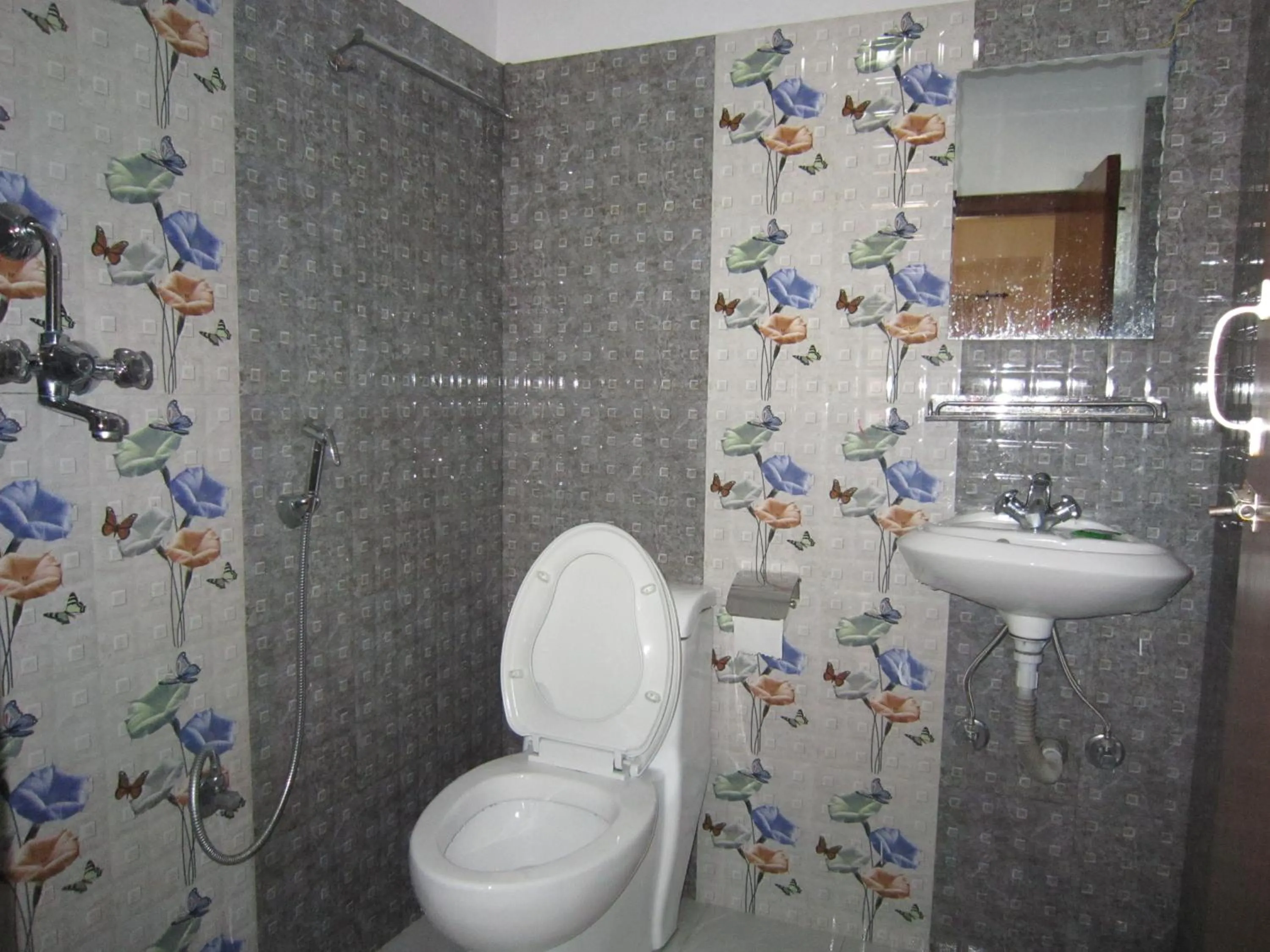 Bathroom in Hotel Sunflower