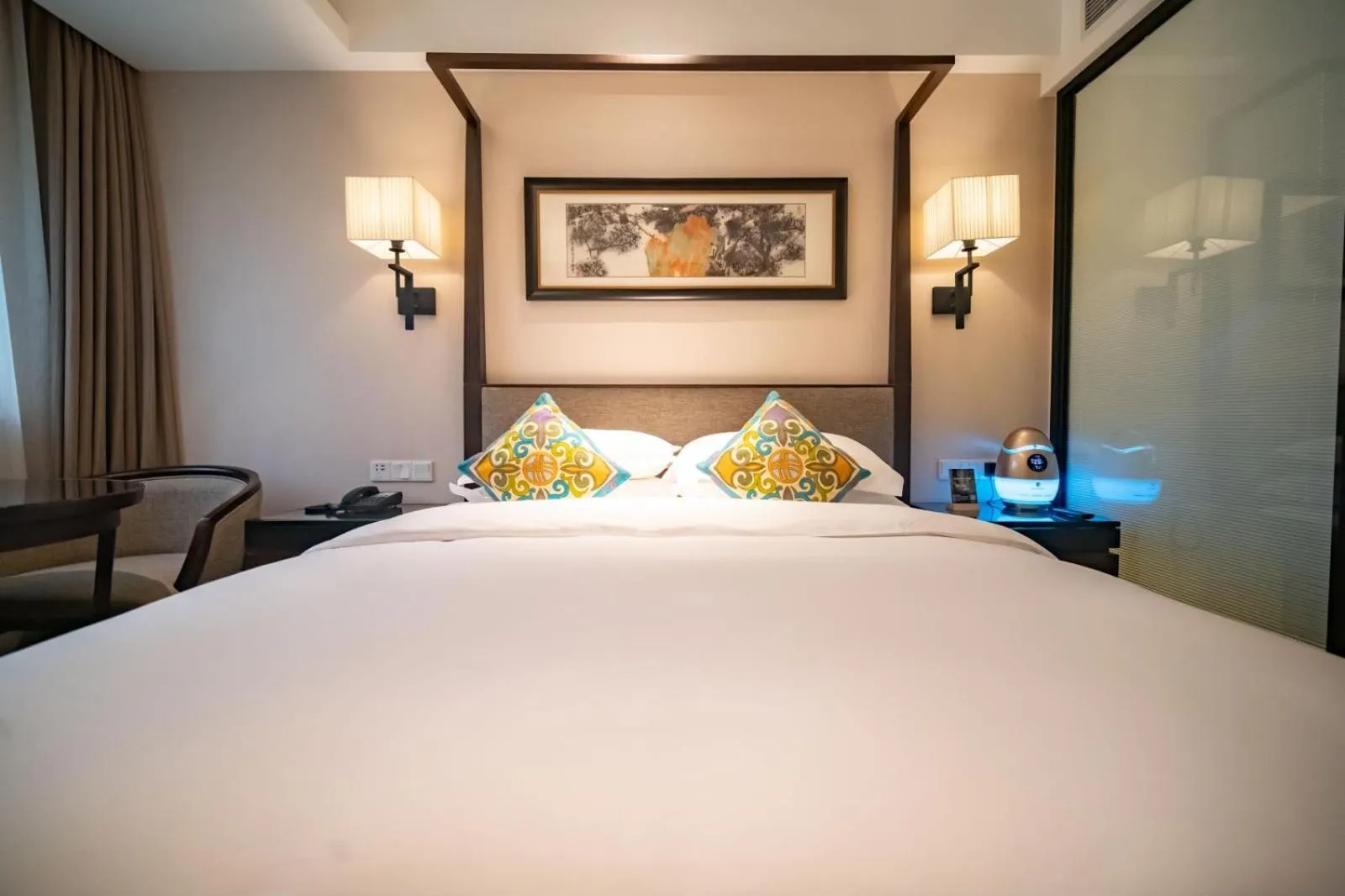 Property building, Bed in SSAW Boutique Shanghai South Xuhui RiYueGuang