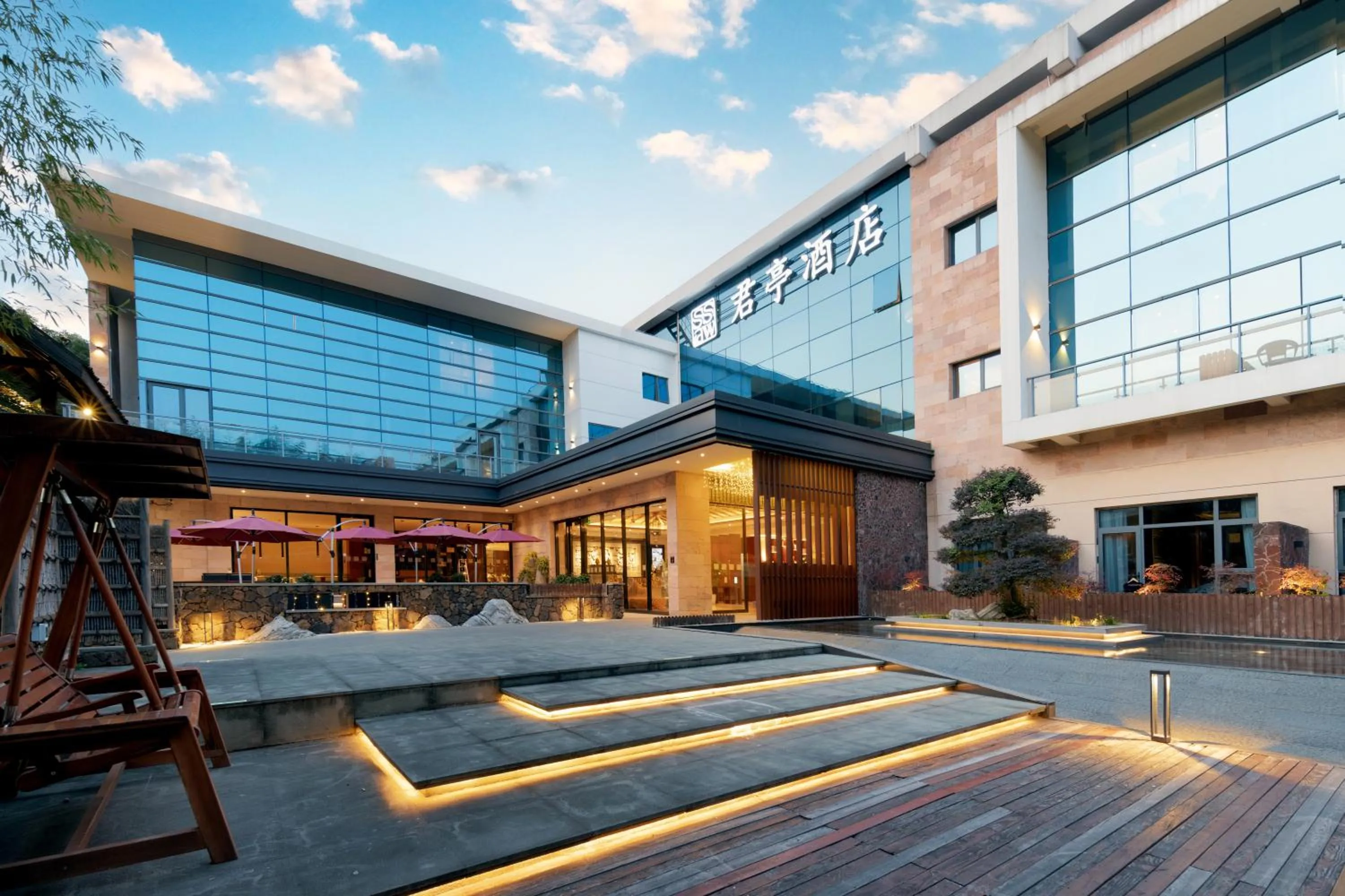 Inner courtyard view in SSAW Boutique Shanghai South Xuhui RiYueGuang