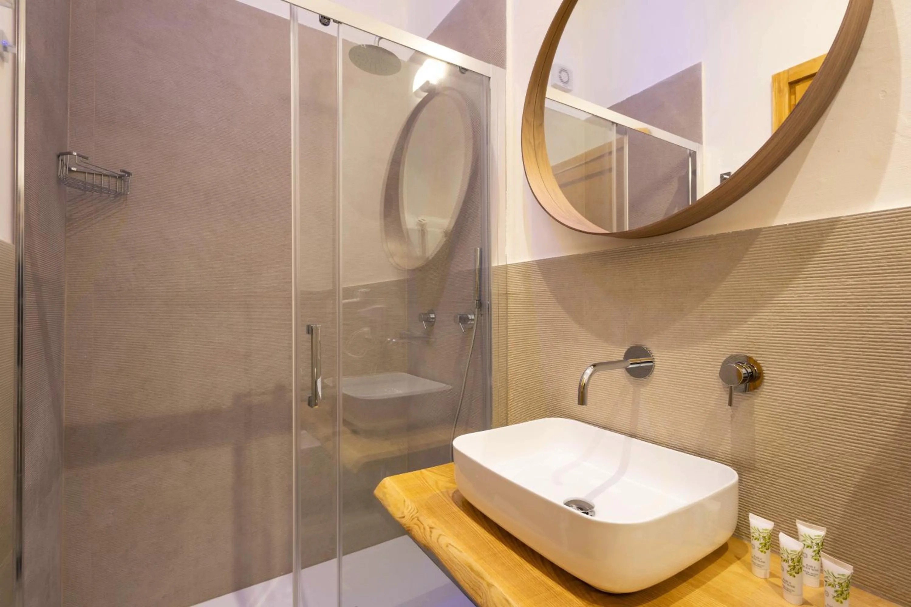 Shower in Palazzo Kapece