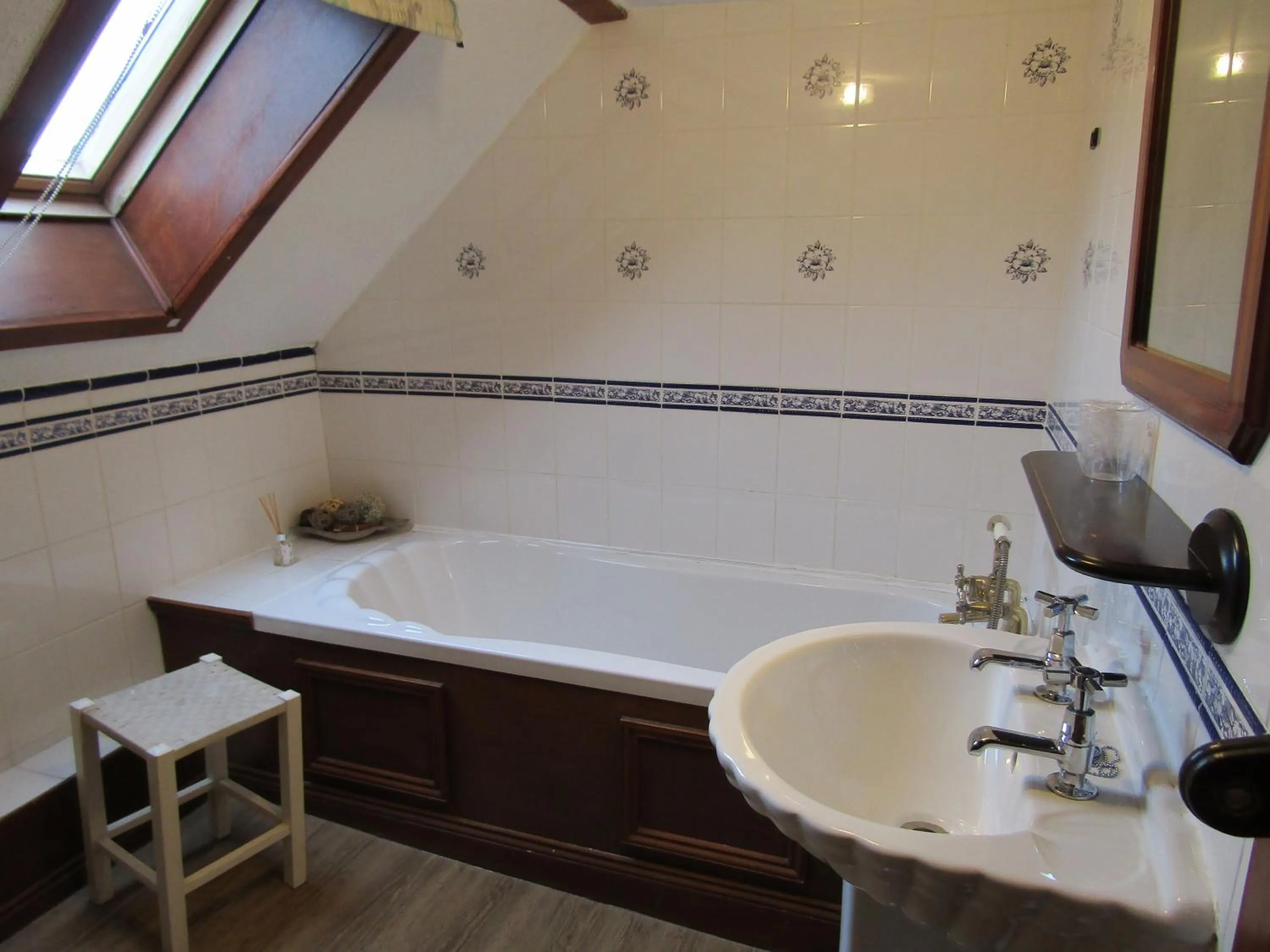 Bathroom in The Crown Hotel