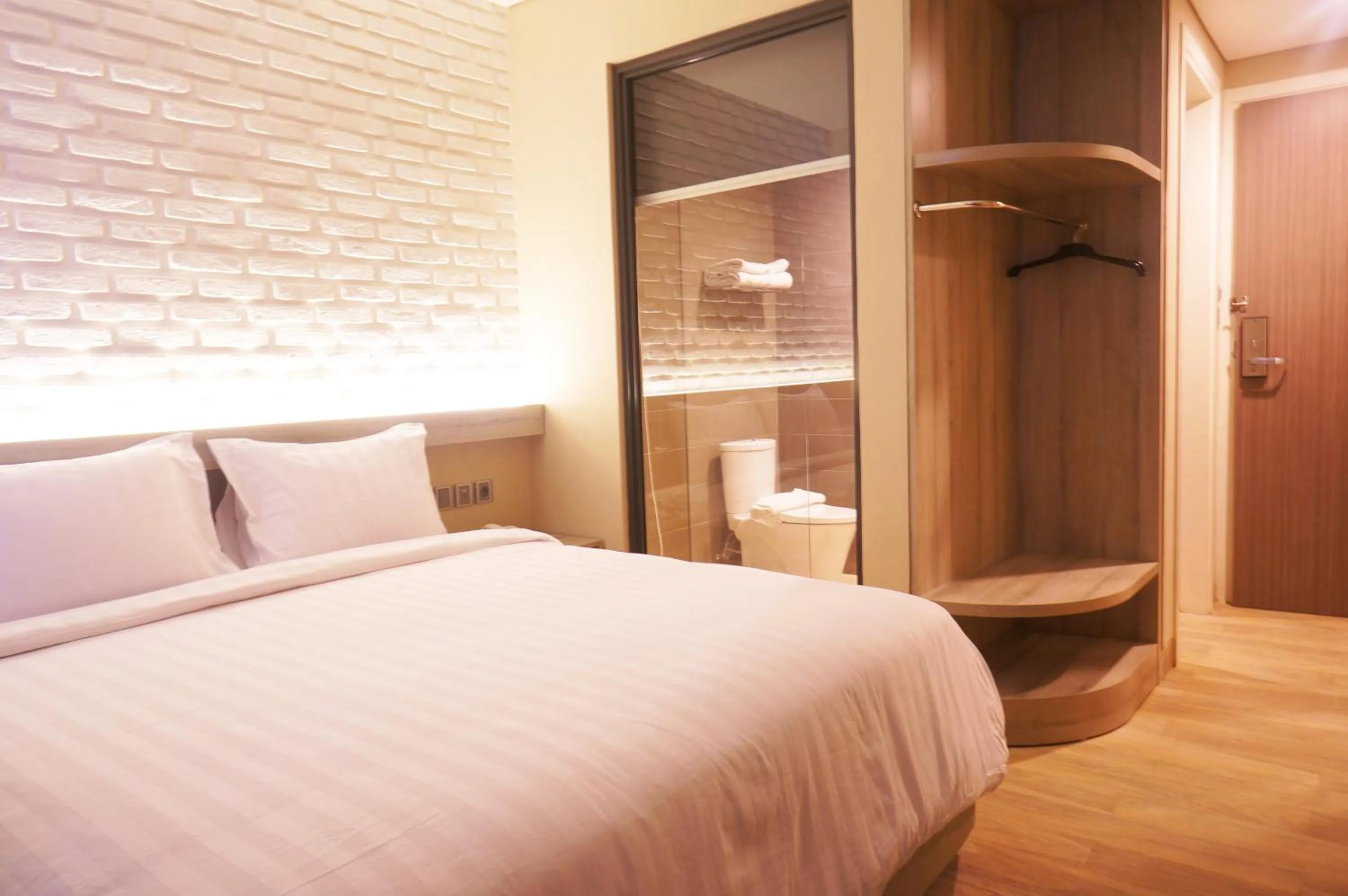 Photo of the whole room, Bed in Expressia Hotel Makassar