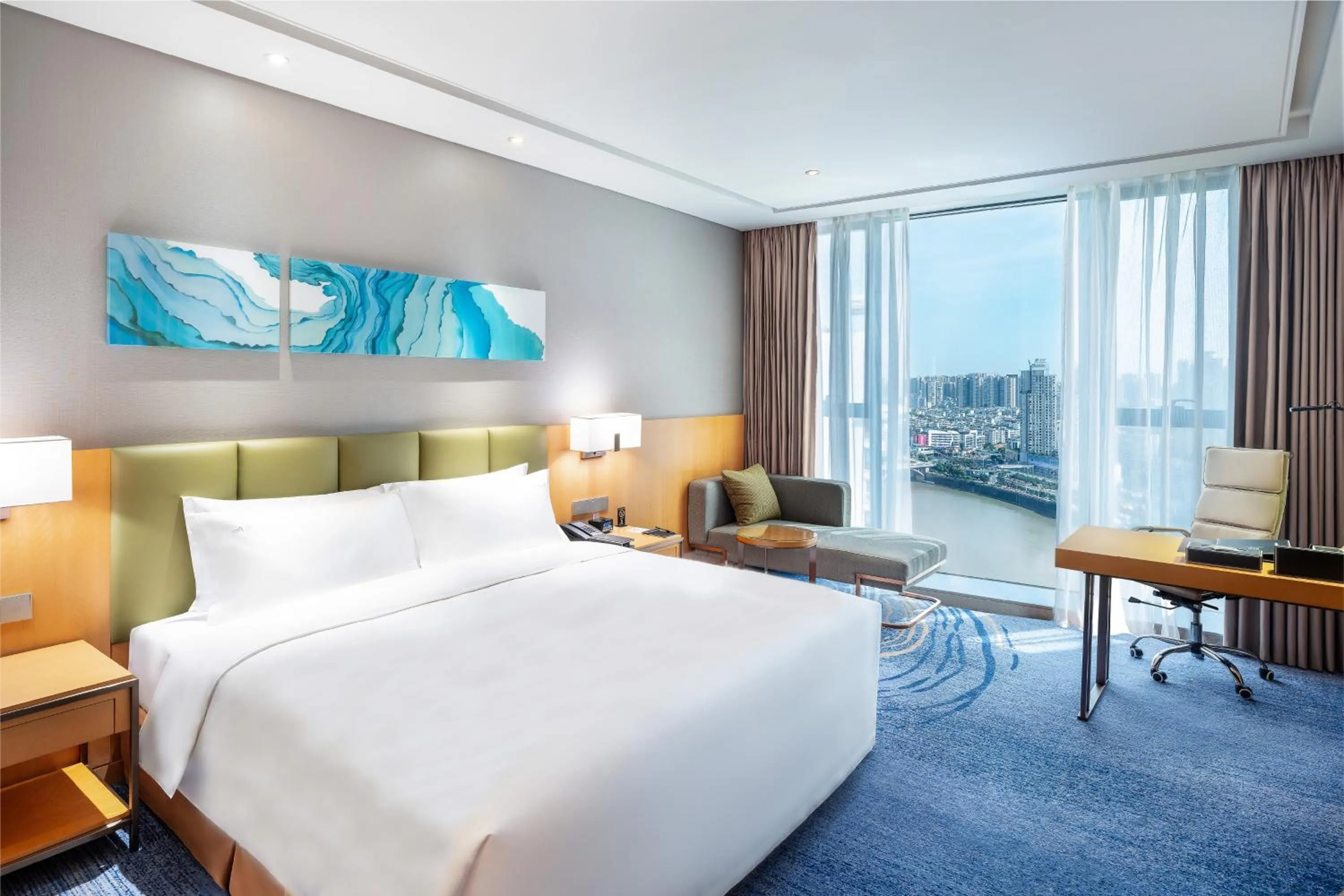 Photo of the whole room, Bed in Holiday Inn Neijiang Riverside by IHG