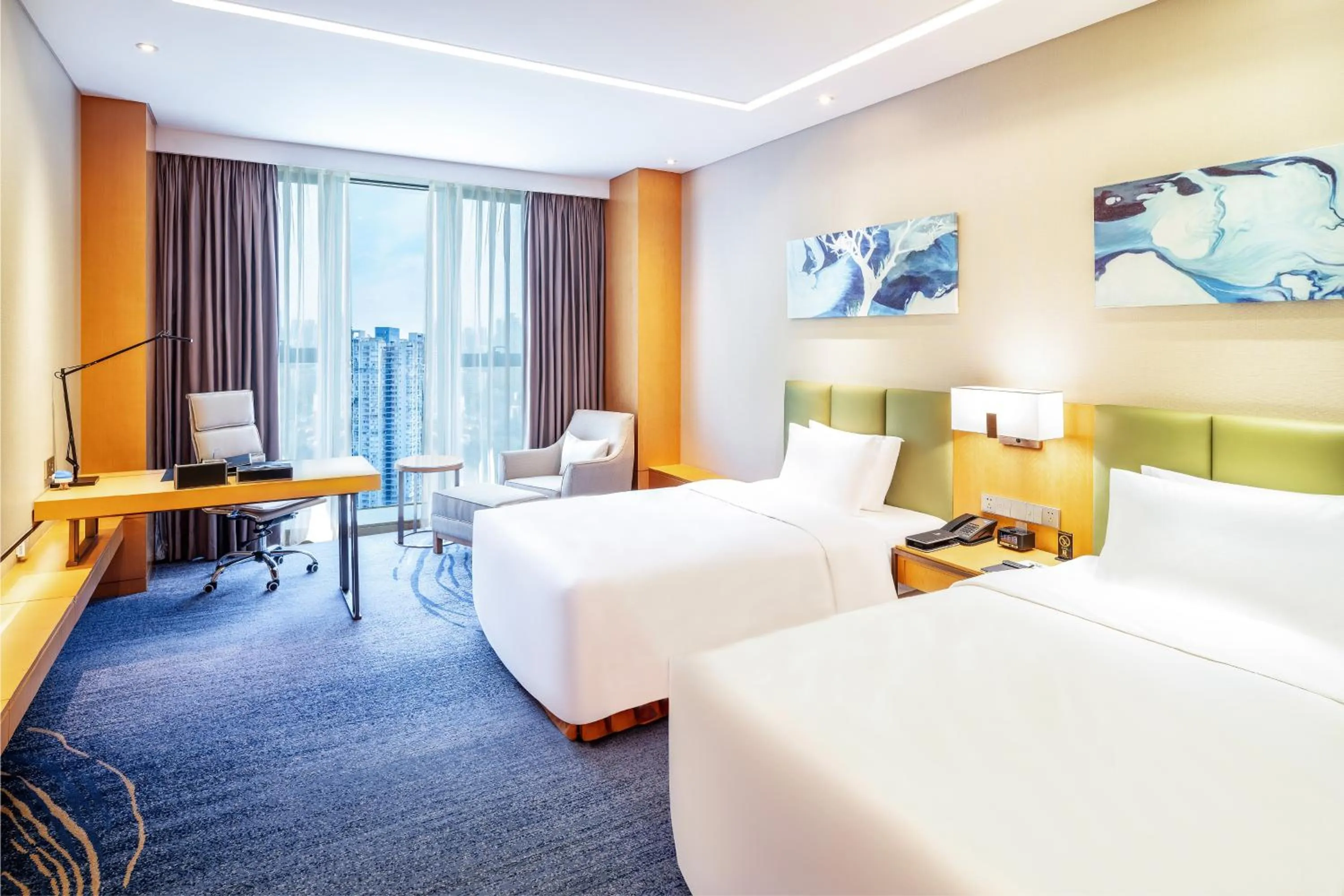 Photo of the whole room, Bed in Holiday Inn Neijiang Riverside by IHG