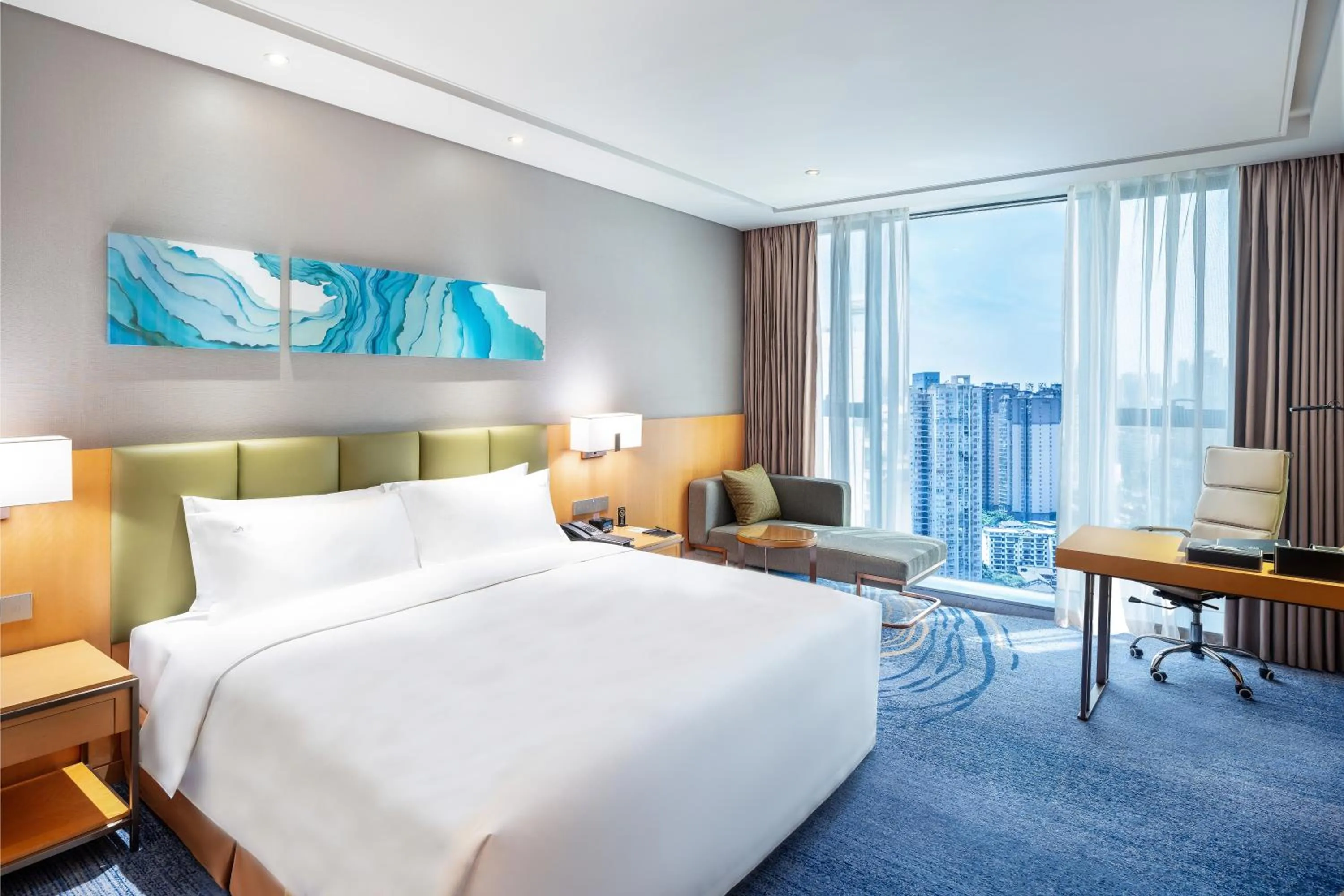 Photo of the whole room, Bed in Holiday Inn Neijiang Riverside by IHG