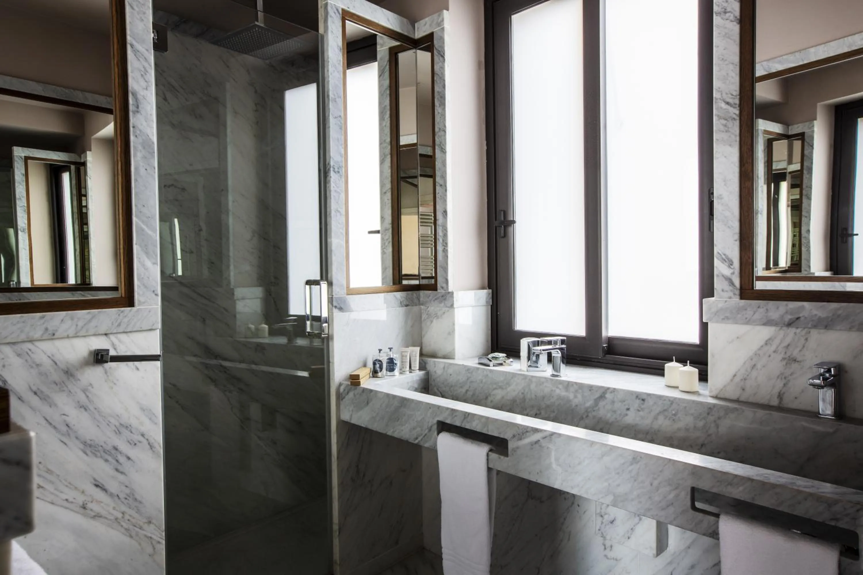 Bathroom in Fenetre sur le blue