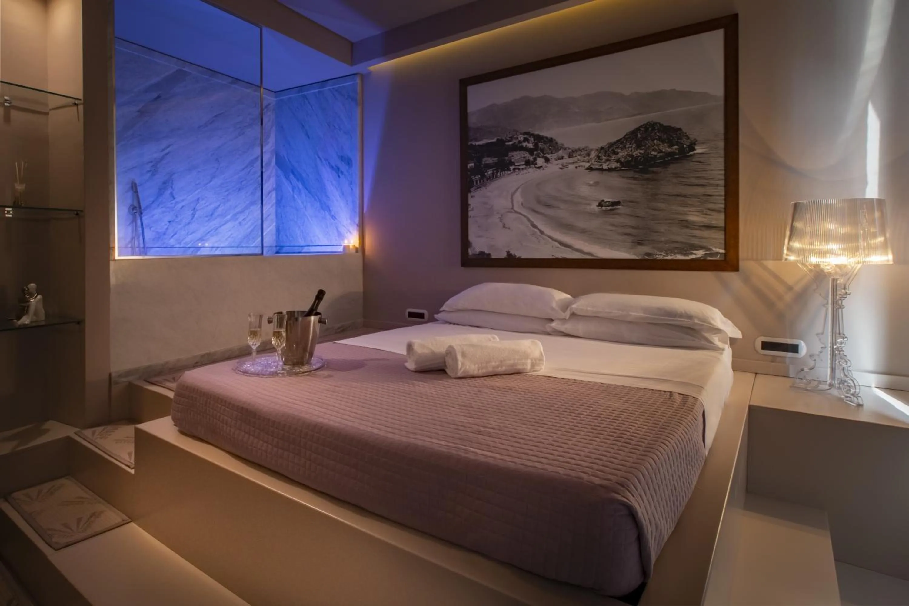 Bed in Fenetre sur le blue