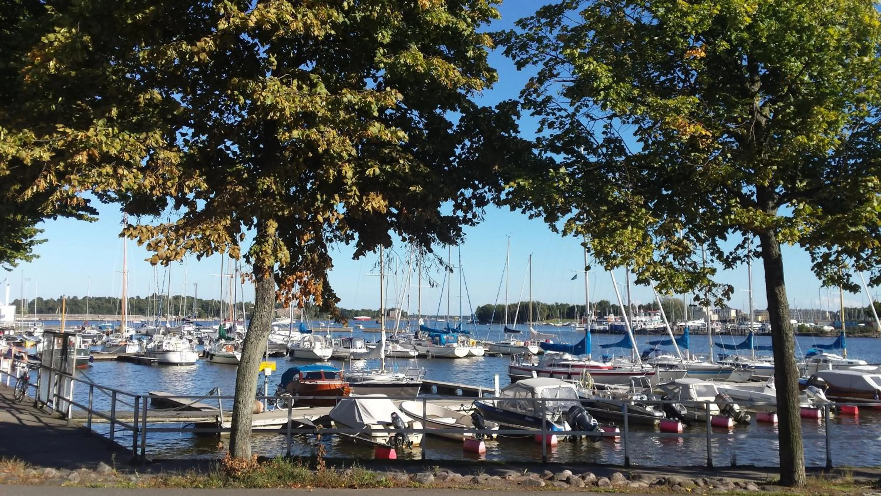 Seaside Downtown Apartment with private parking