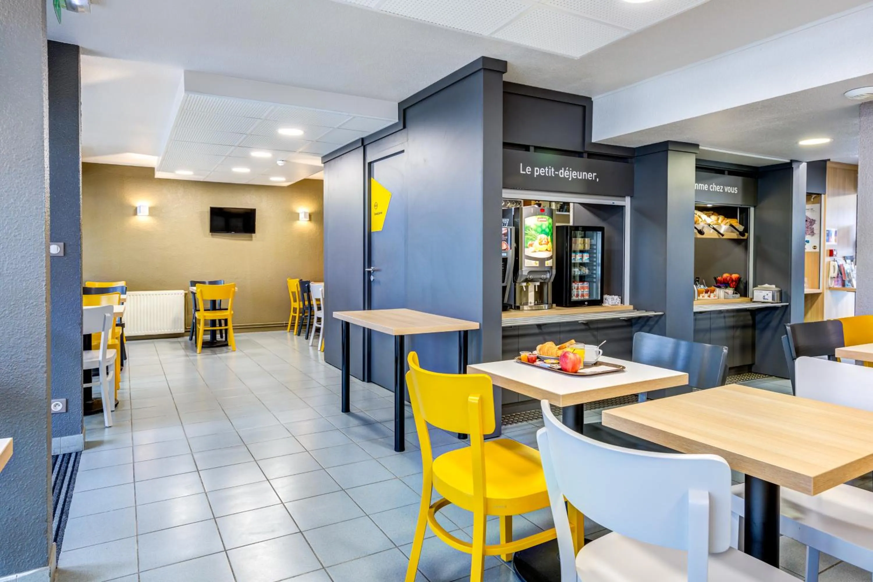 Buffet breakfast in B&B HOTEL Orgeval