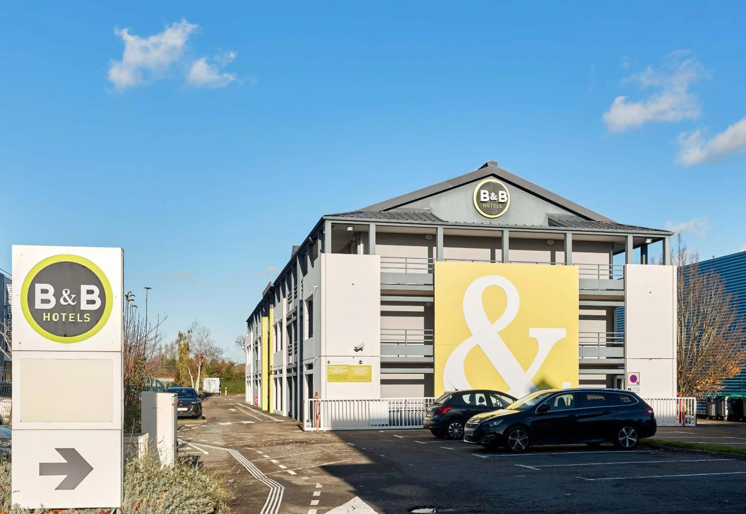 Property building in B&B HOTEL Orgeval