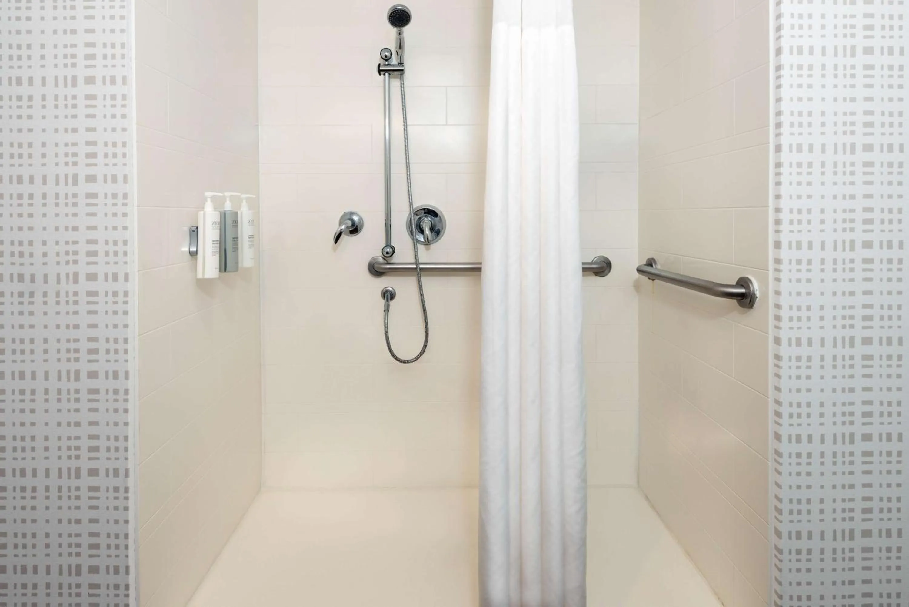 Bathroom in Hampton Inn and Suites Clearwater Beach