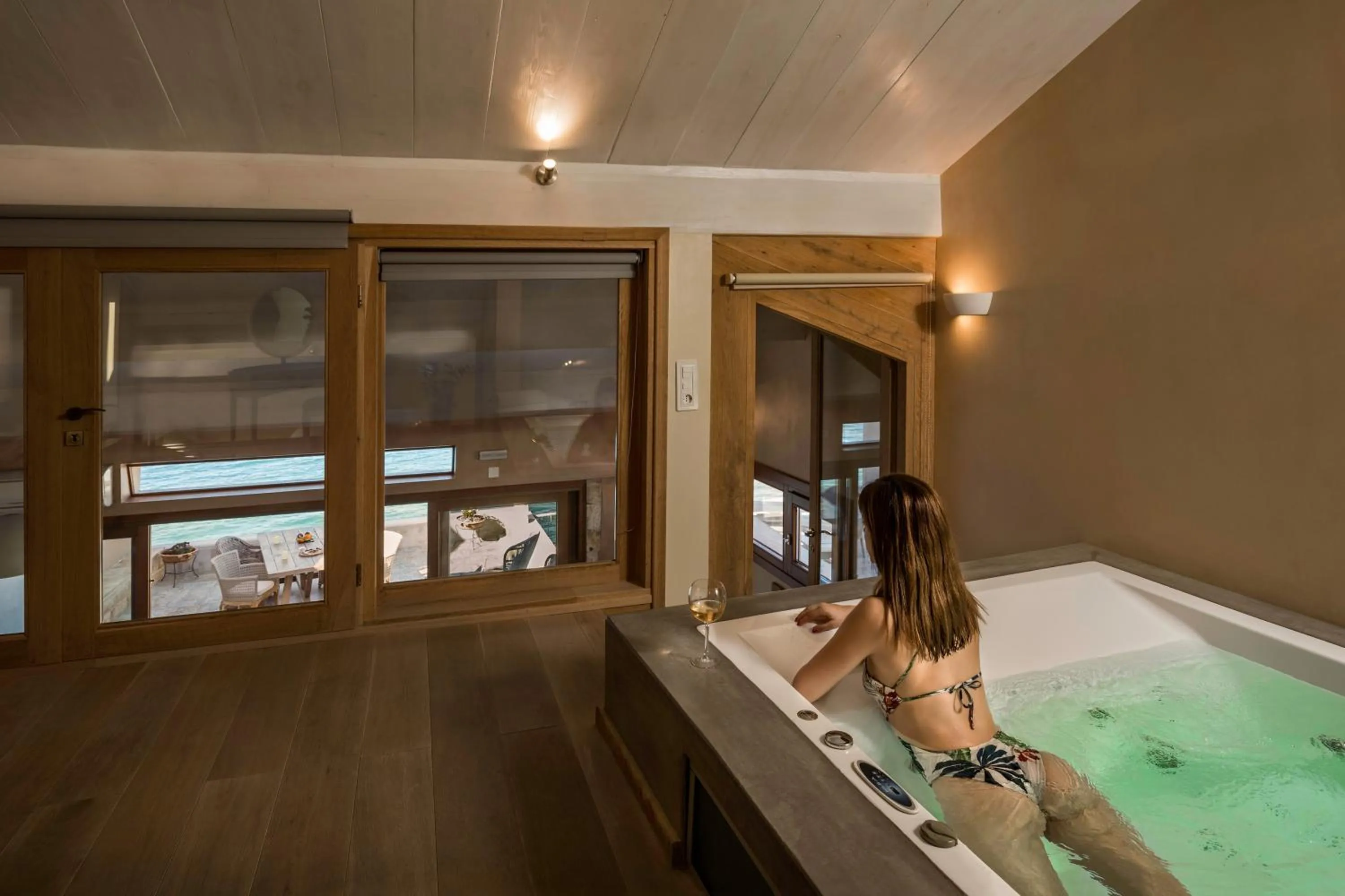 Hot Tub in Residenza Vranas Boutique Hotel