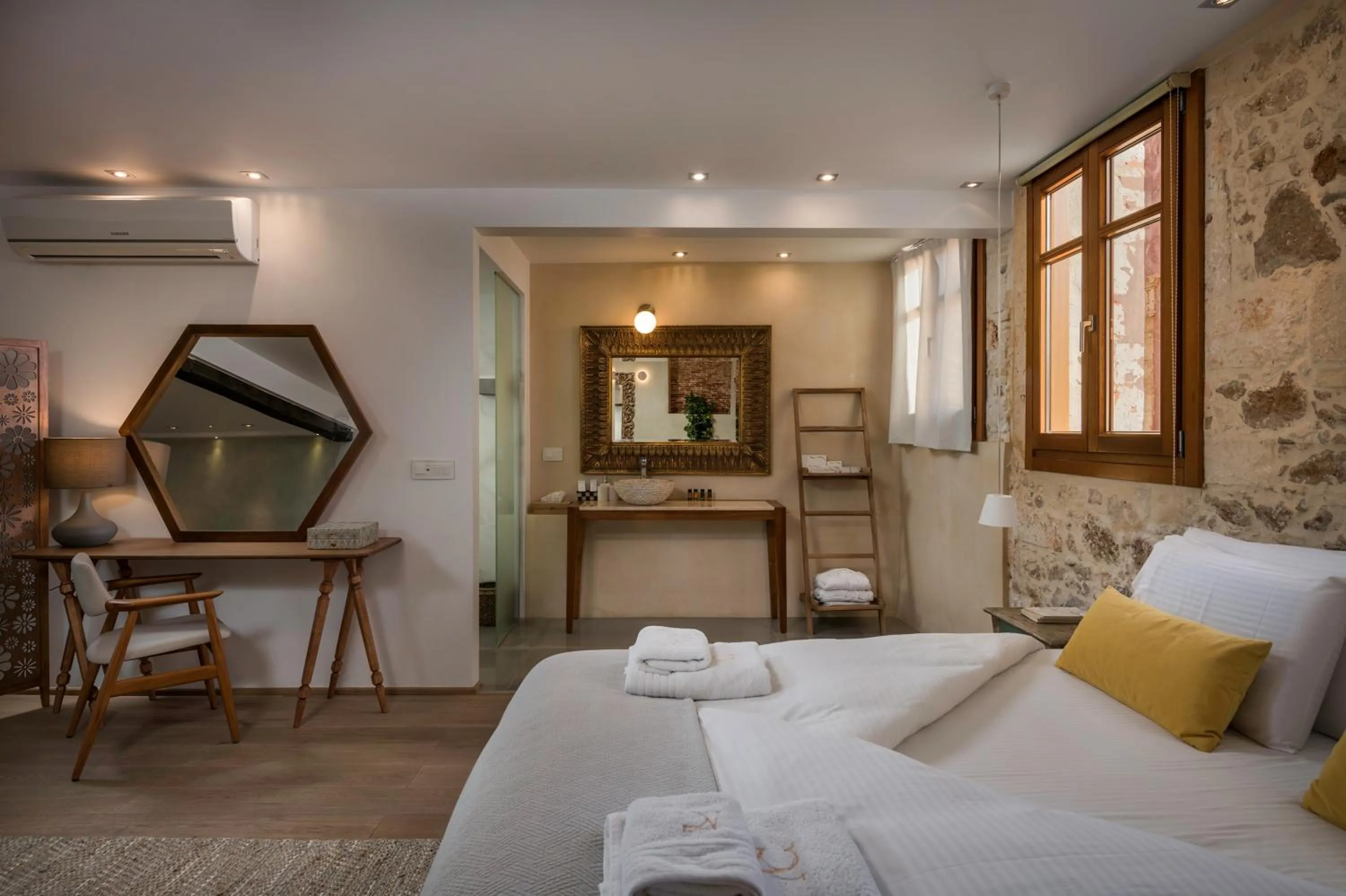 Seating area, Bed in Residenza Vranas Boutique Hotel
