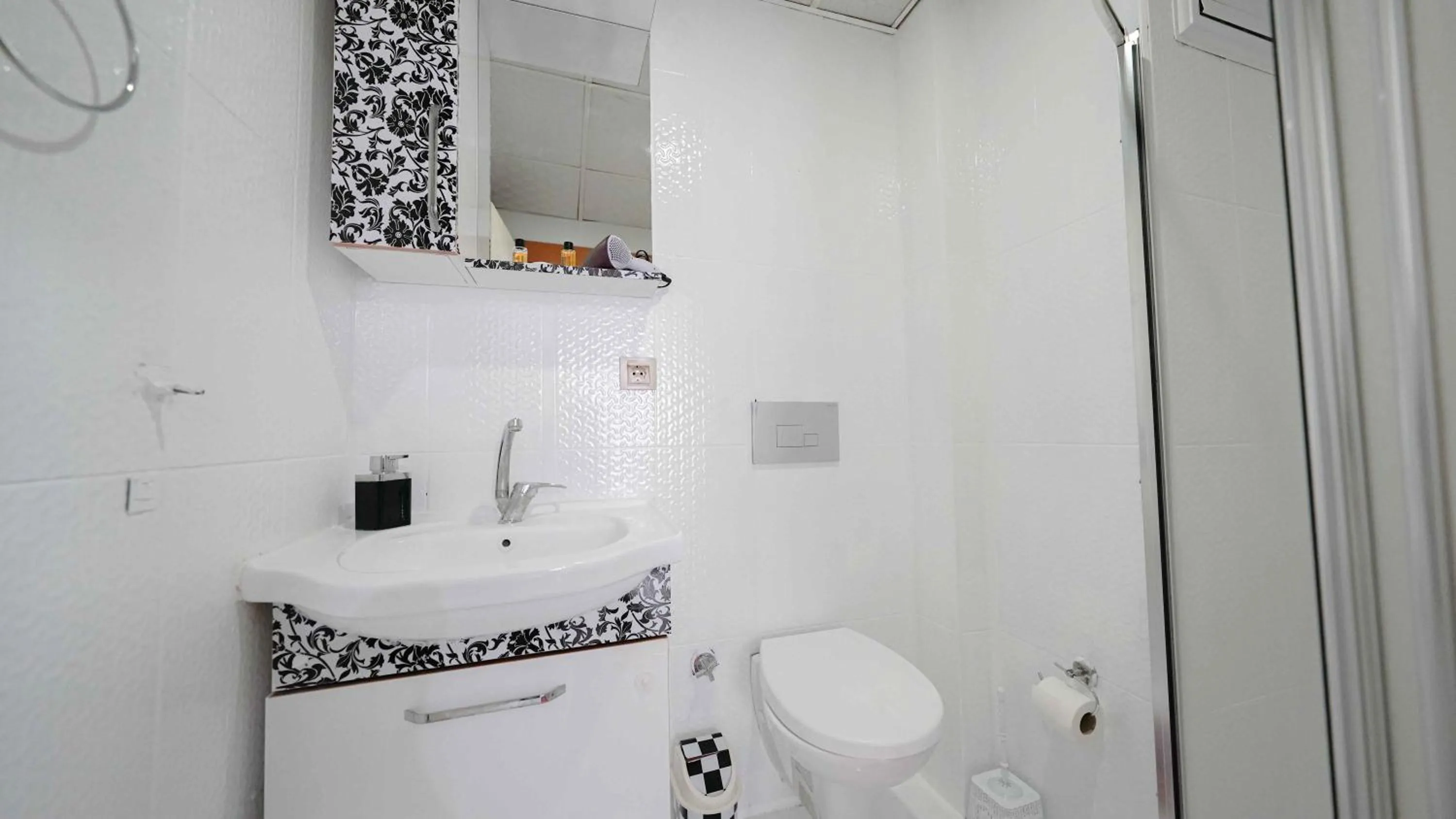 Shower in Duman Safir Rezidans
