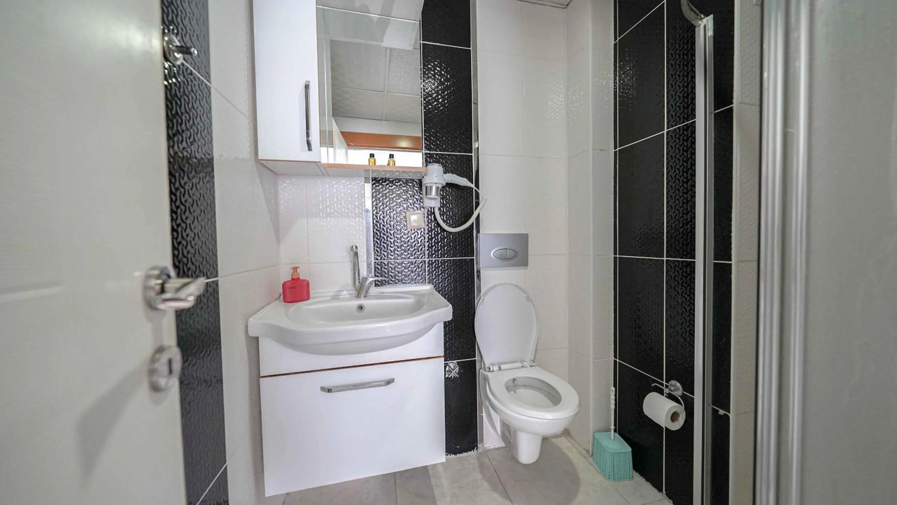 Shower in Duman Safir Rezidans