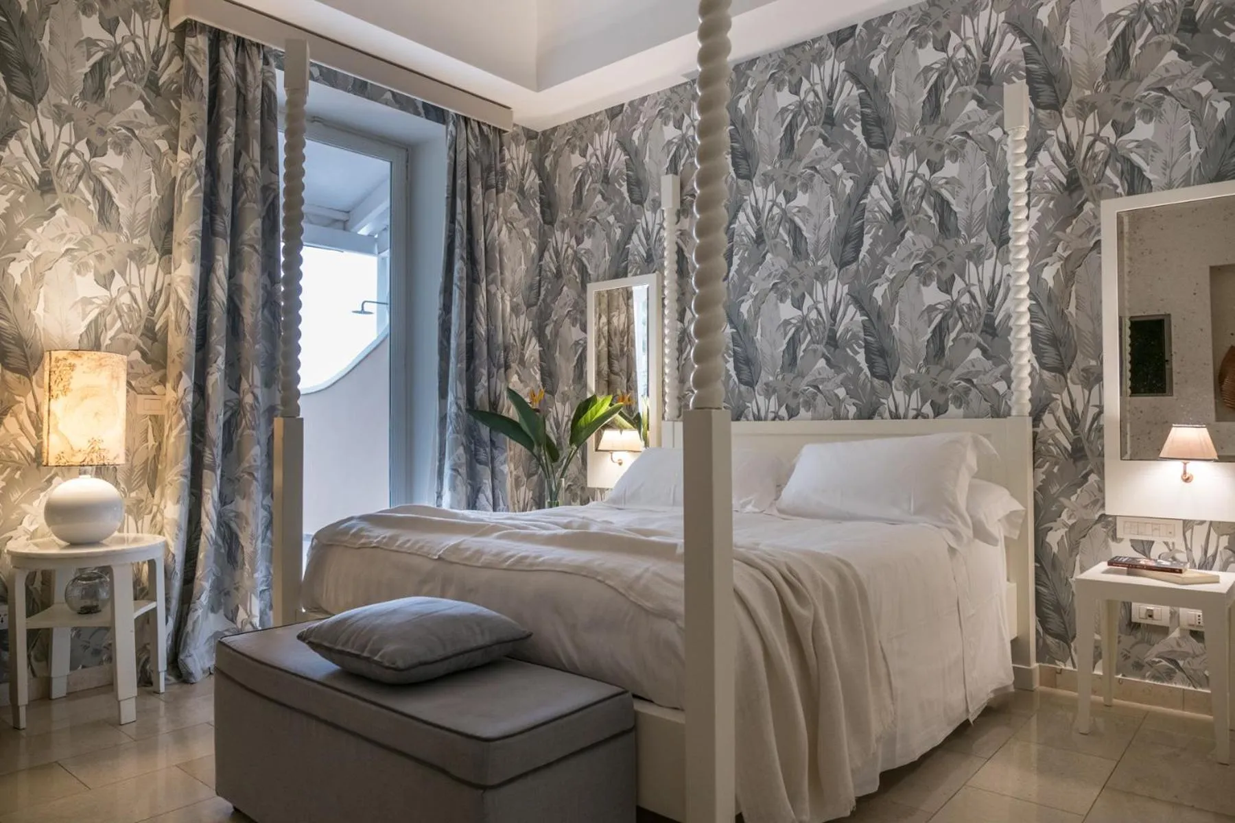 Bed in Villa Marina Capri