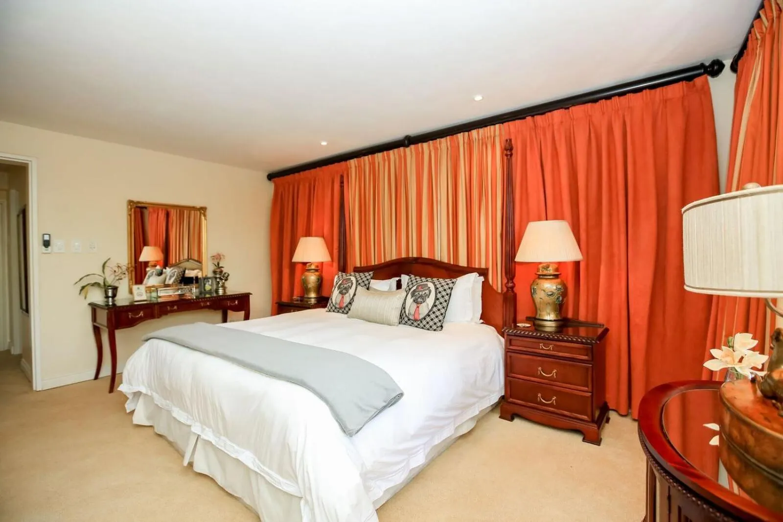 Bed in Summerfield Botanical Garden & Exclusive Resort