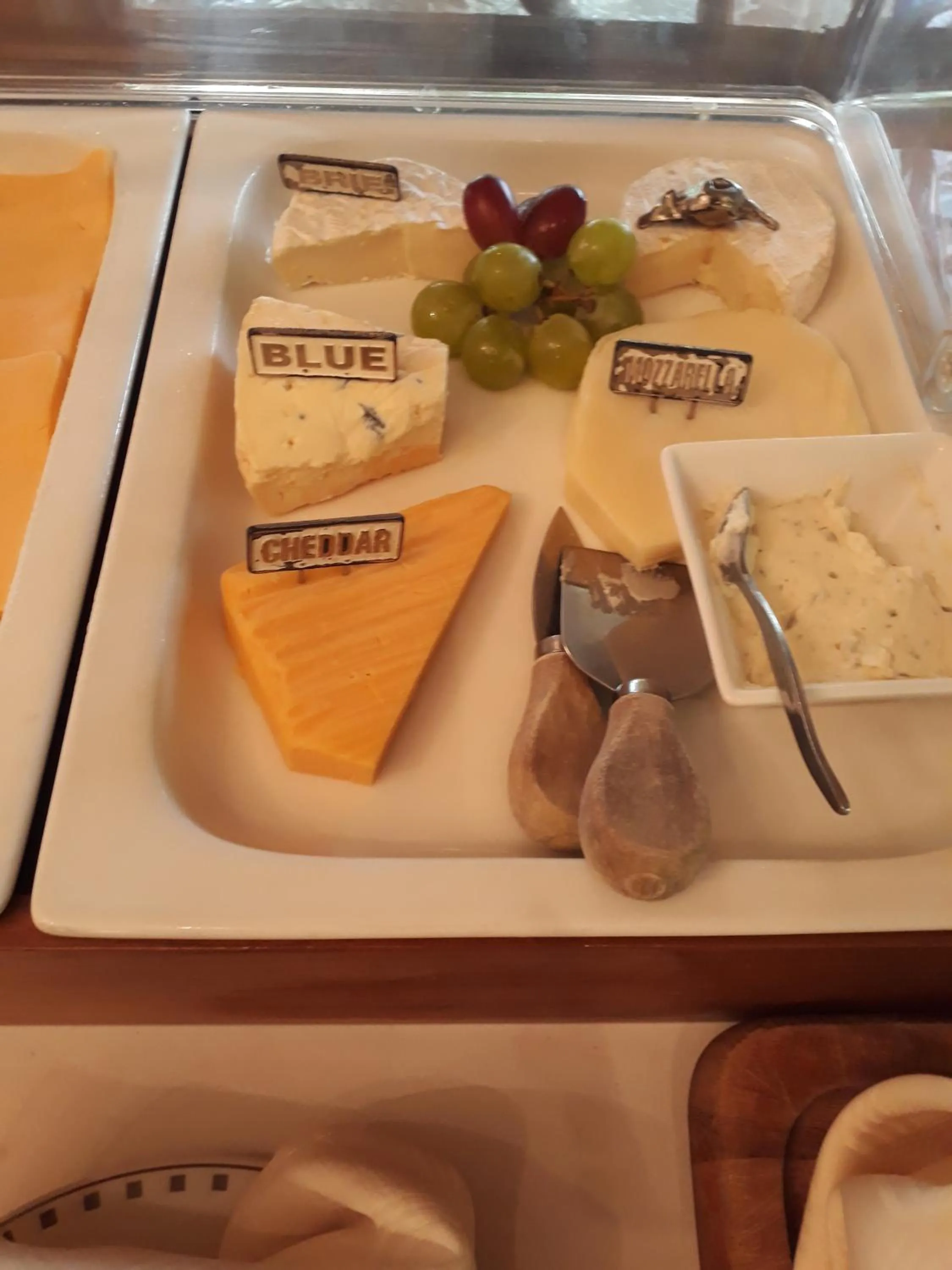 Continental breakfast in Summerfield Botanical Garden & Exclusive Resort