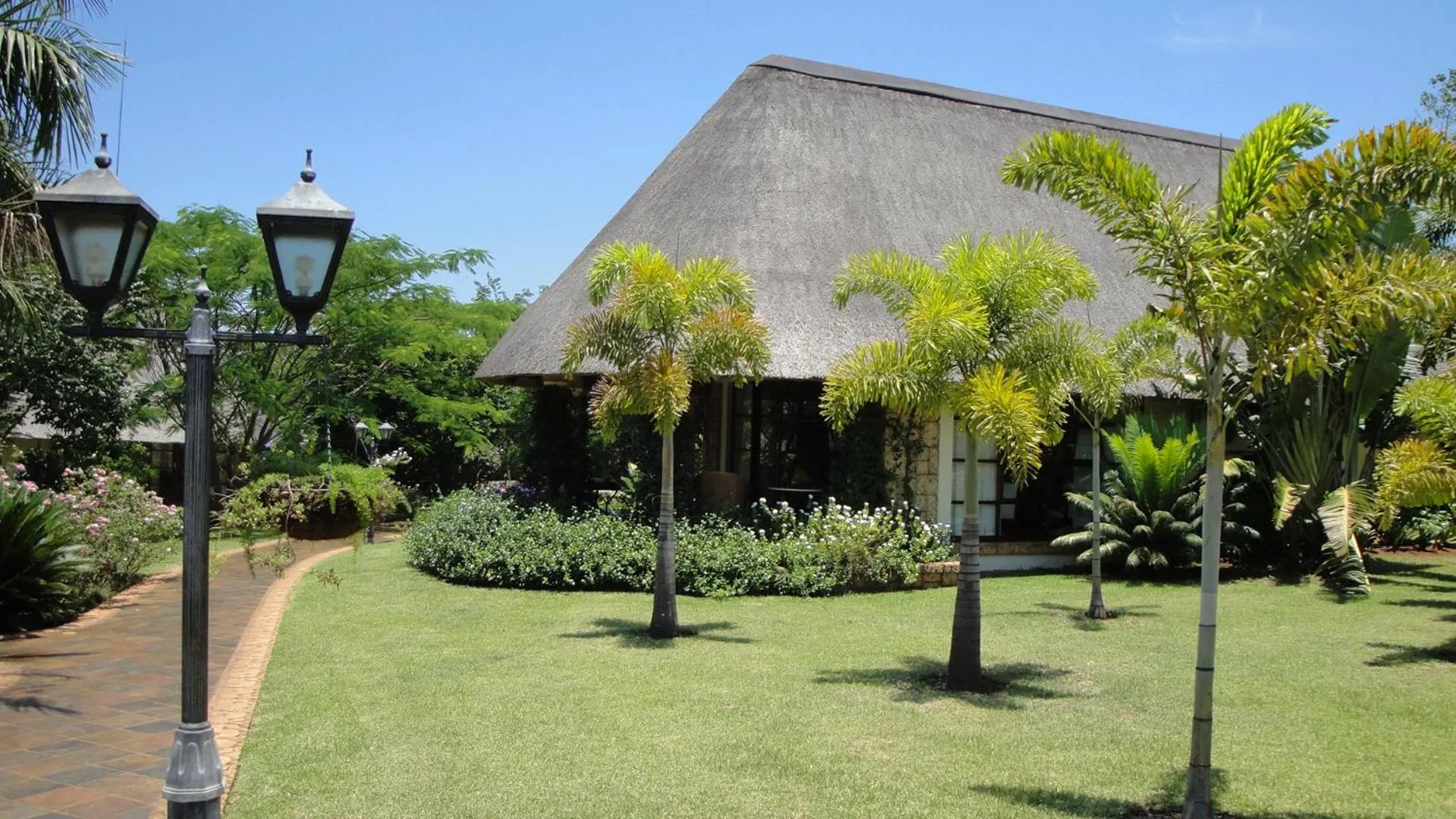 Property building in Summerfield Botanical Garden & Exclusive Resort