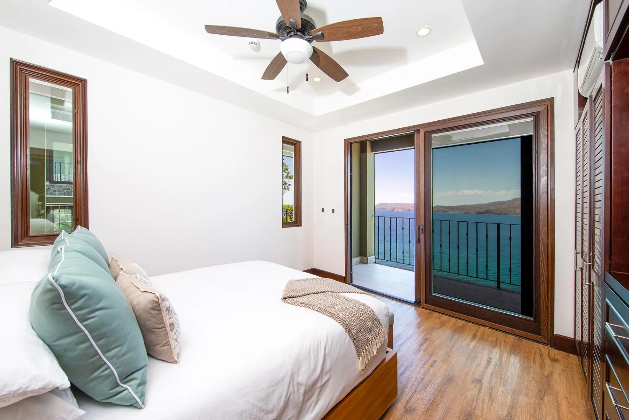 Bedroom, Bed in 360 Splendor Del Pacifico Residences