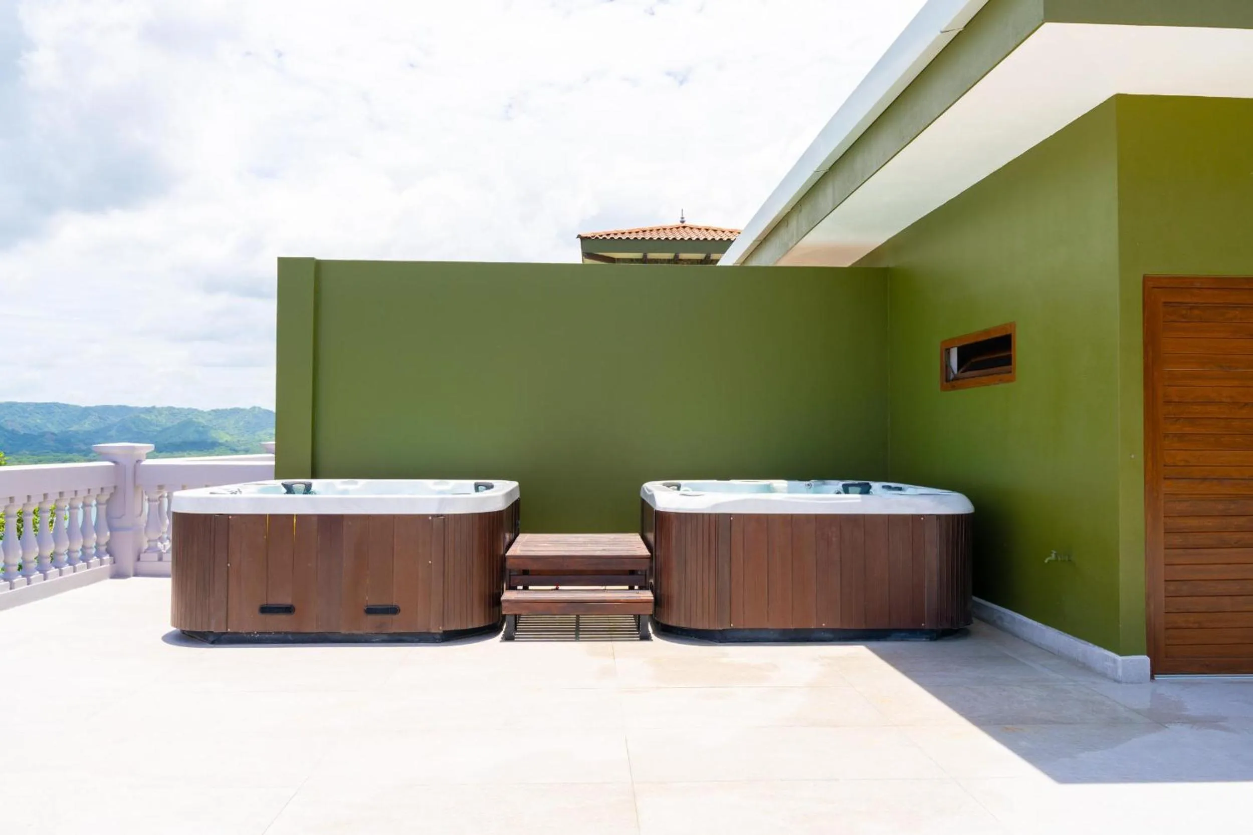 360 Splendor Del Pacifico Residences