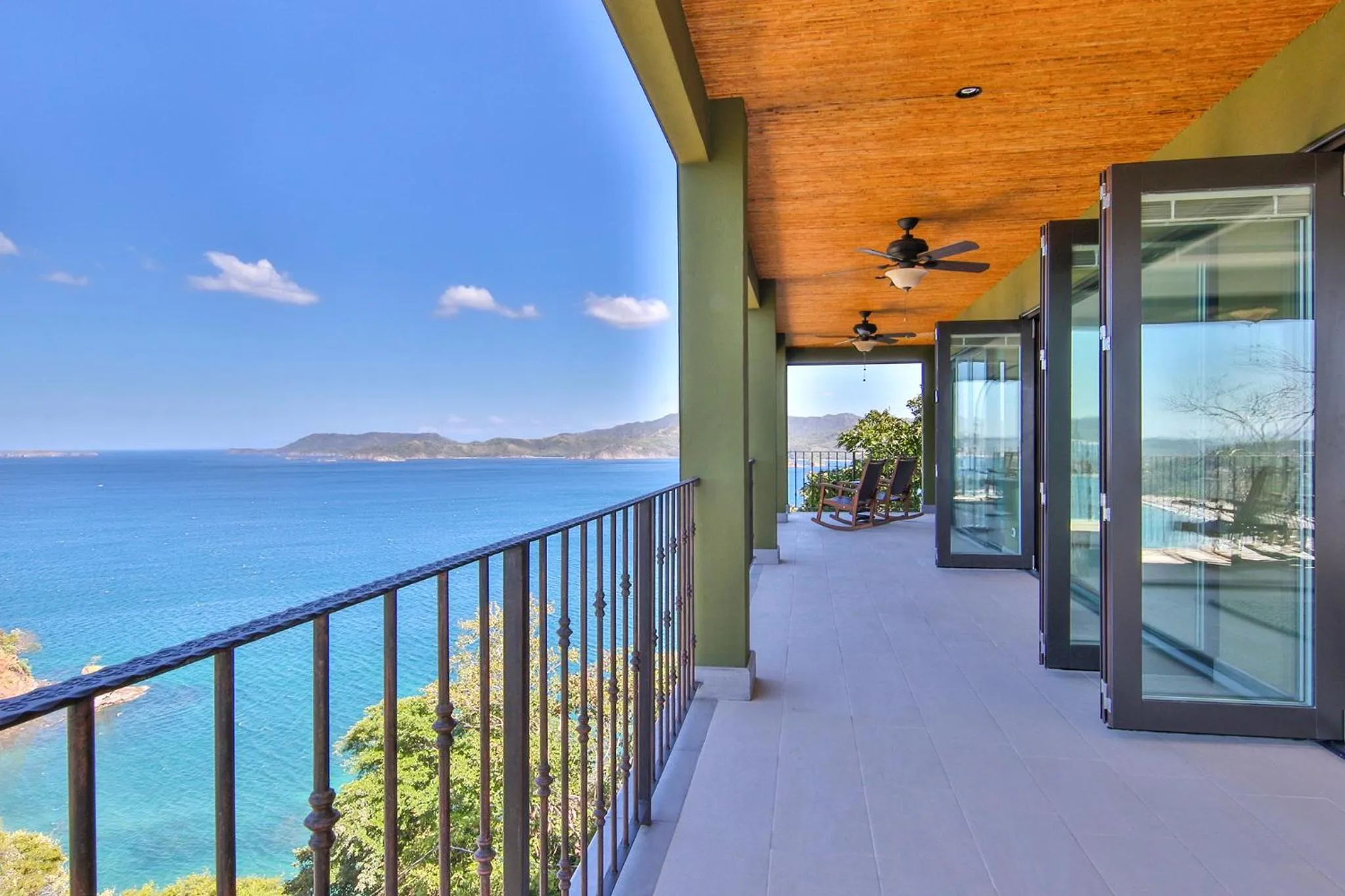Balcony/Terrace in 360 Splendor Del Pacifico Residences