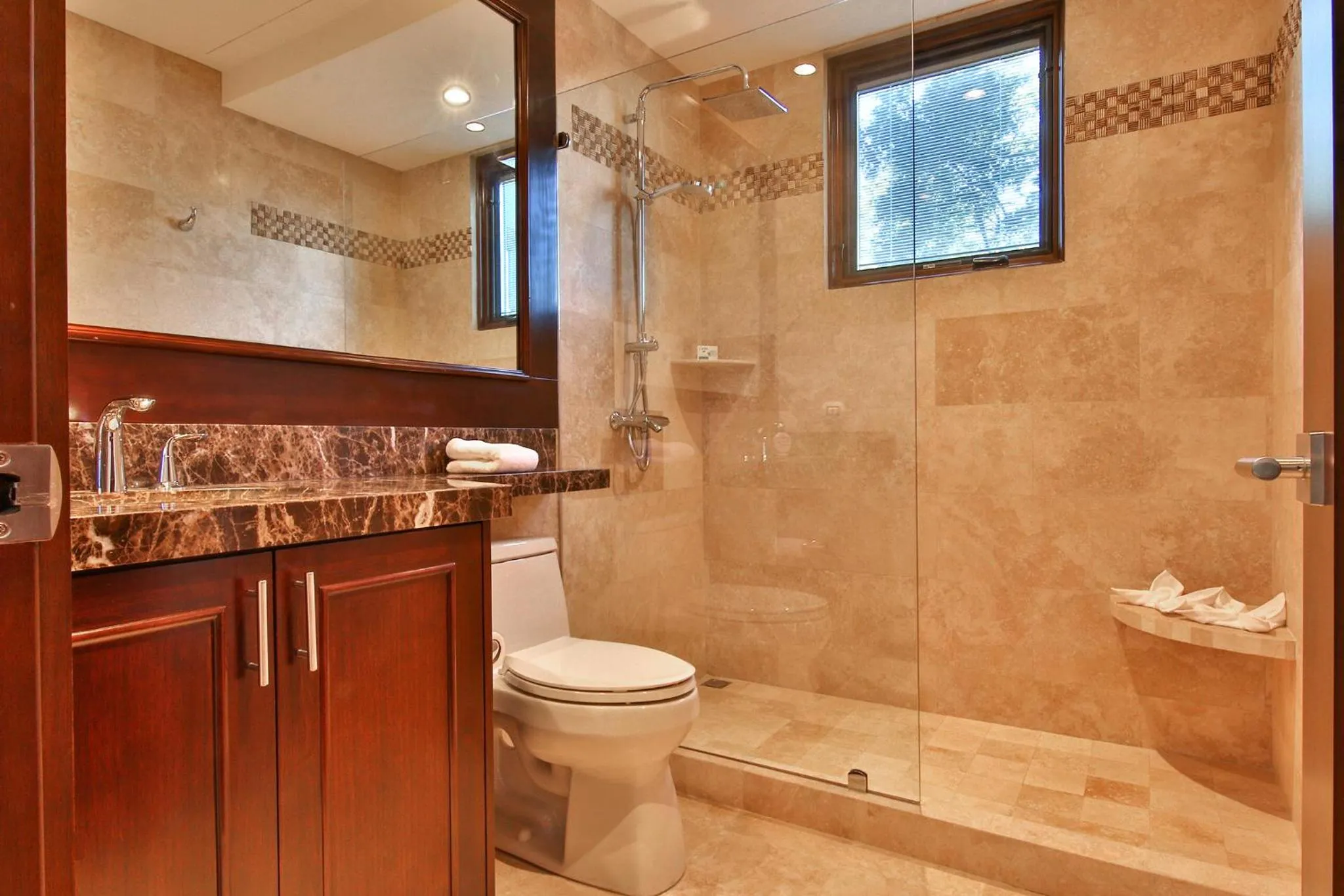 Bathroom in 360 Splendor Del Pacifico Residences