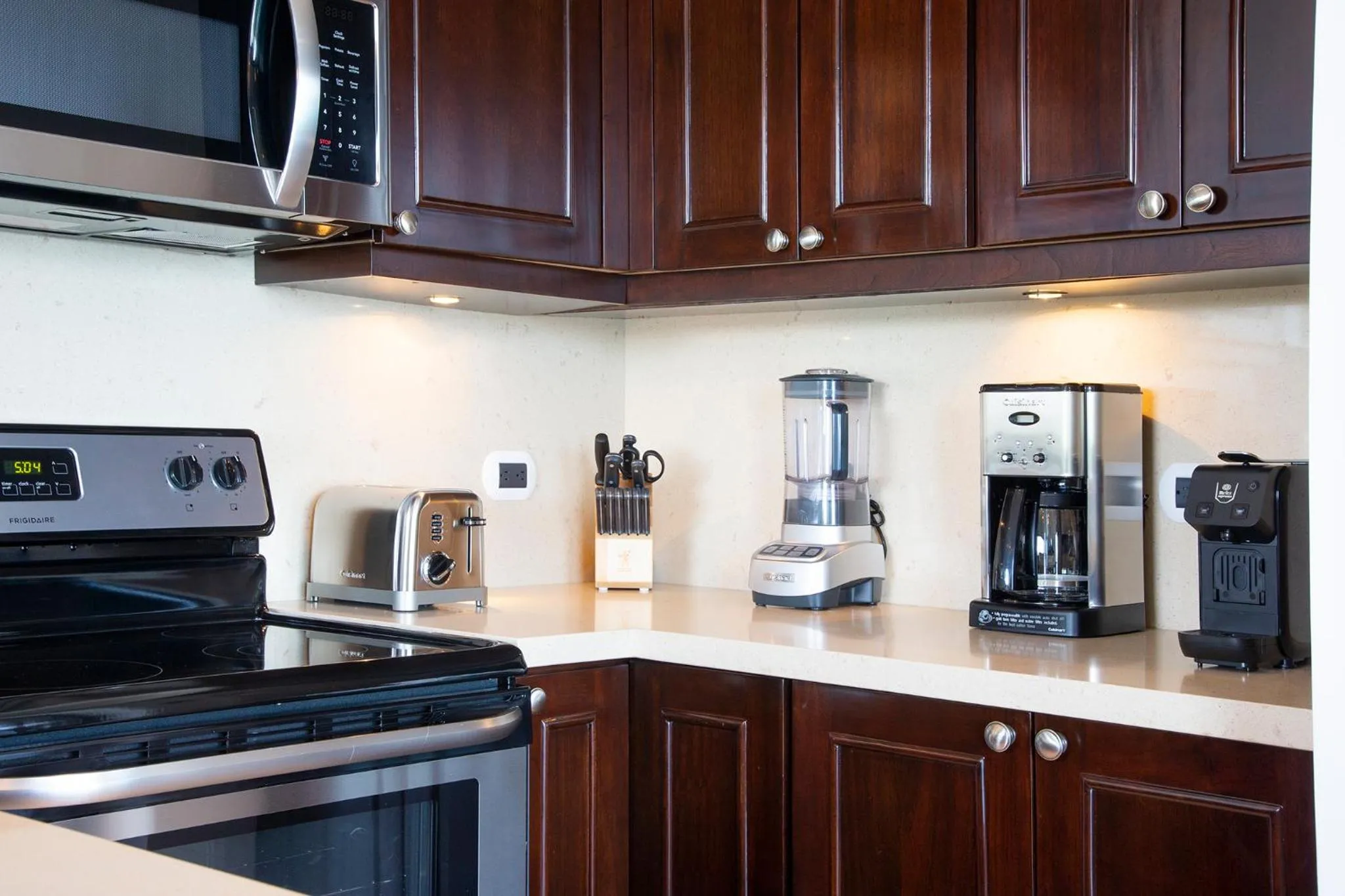 Kitchen or kitchenette in 360 Splendor Del Pacifico Residences