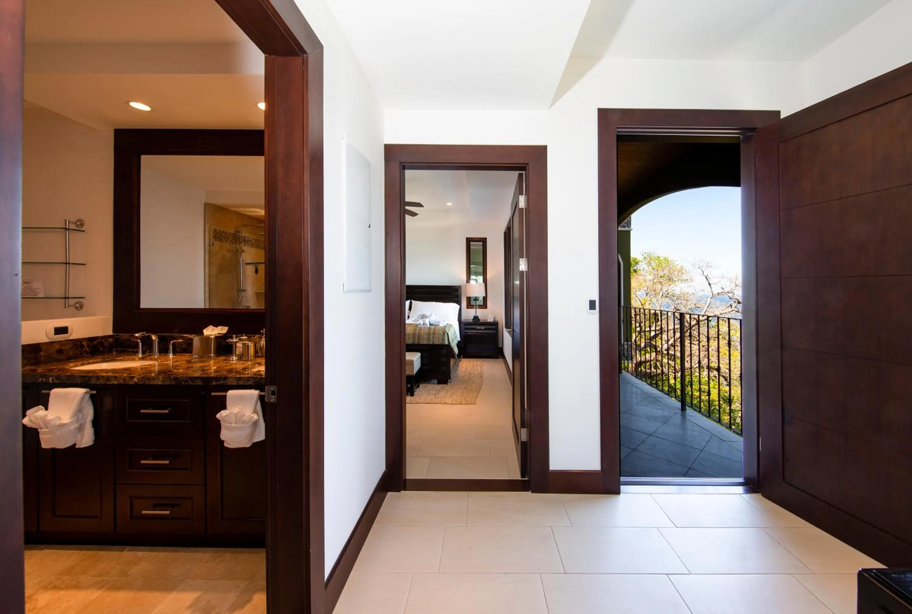 Bathroom in 360 Splendor Del Pacifico Residences