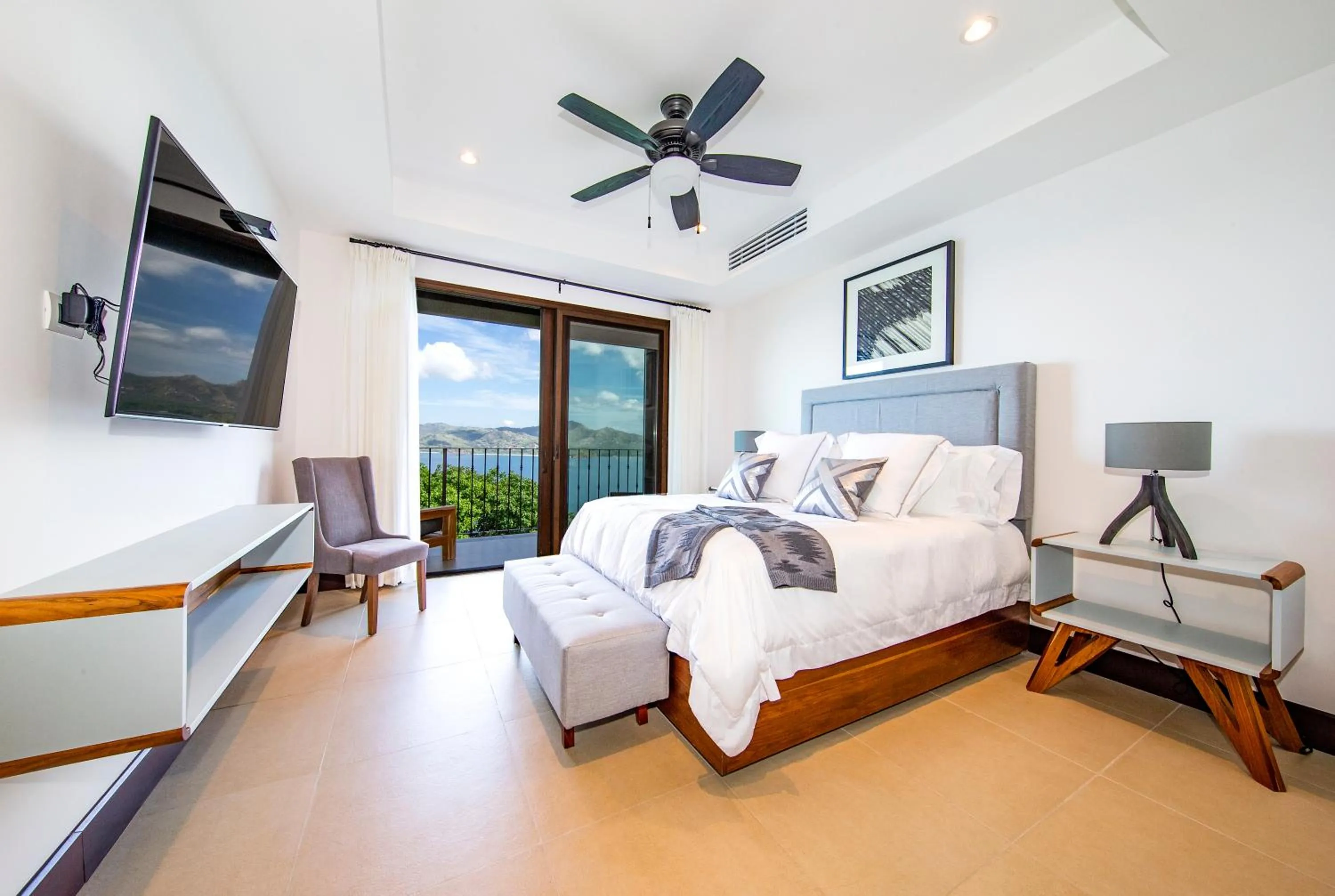 Bedroom, Bed in 360 Splendor Del Pacifico Residences
