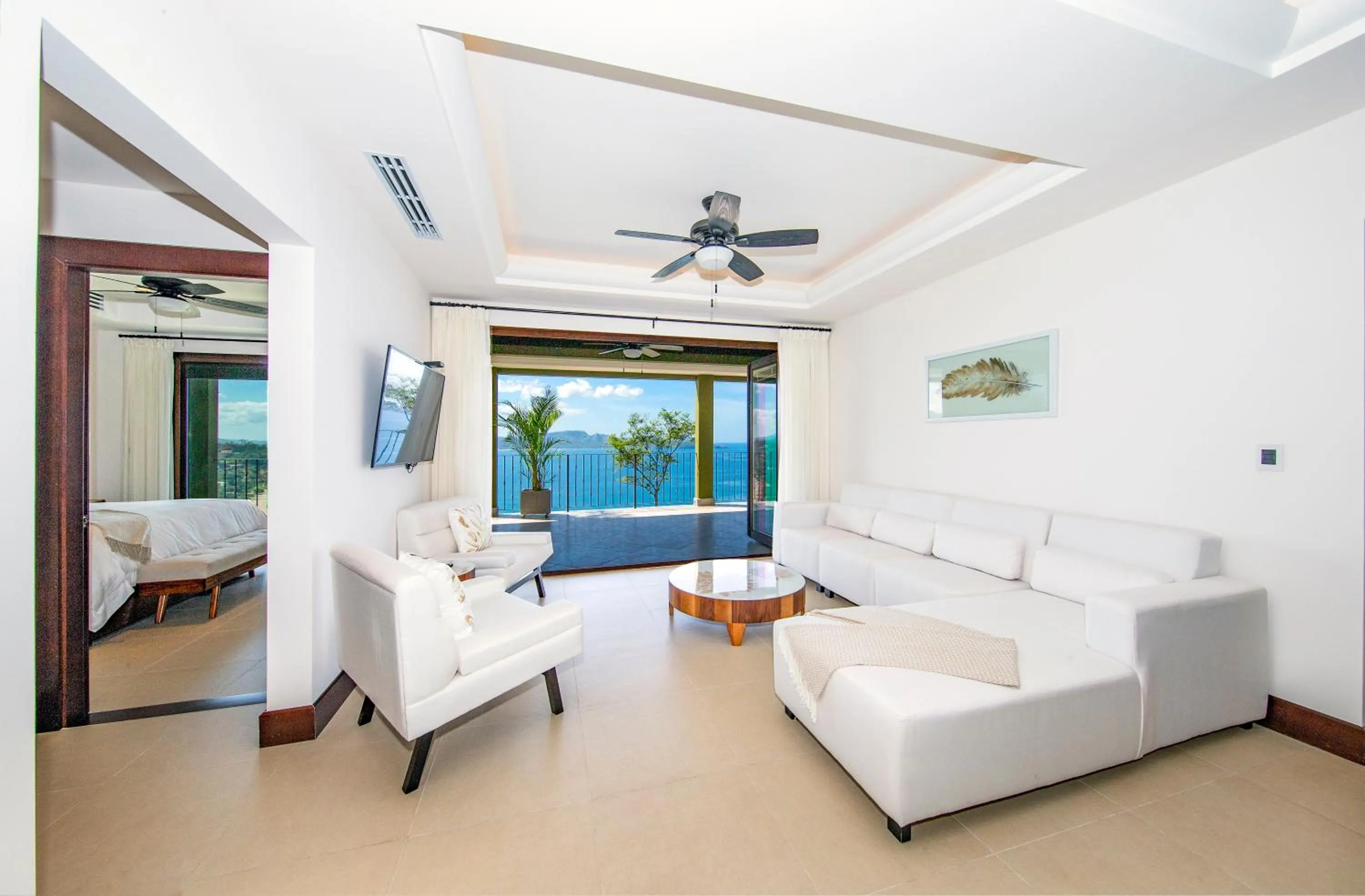 Living room in 360 Splendor Del Pacifico Residences