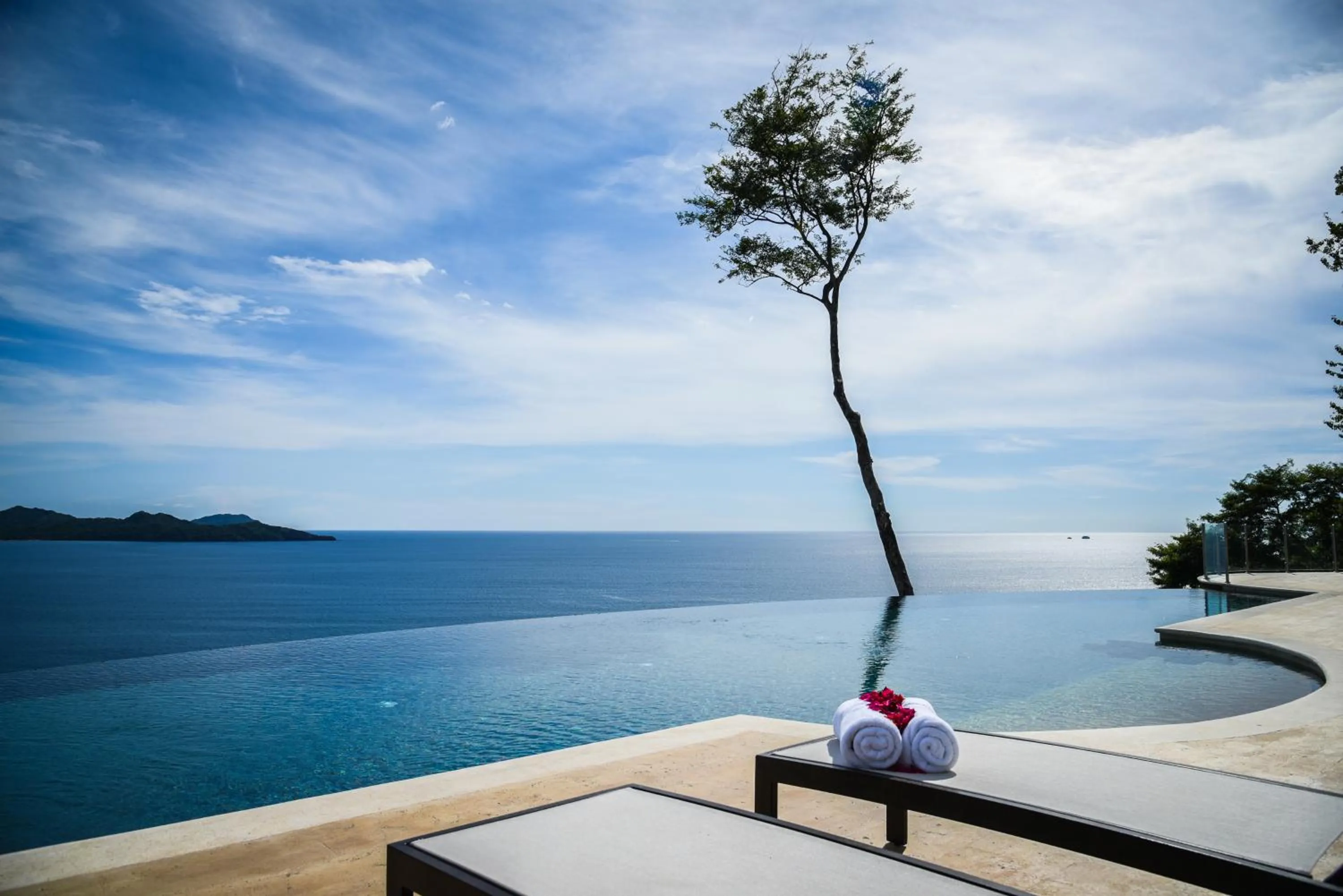 Property building in 360 Splendor Del Pacifico Residences