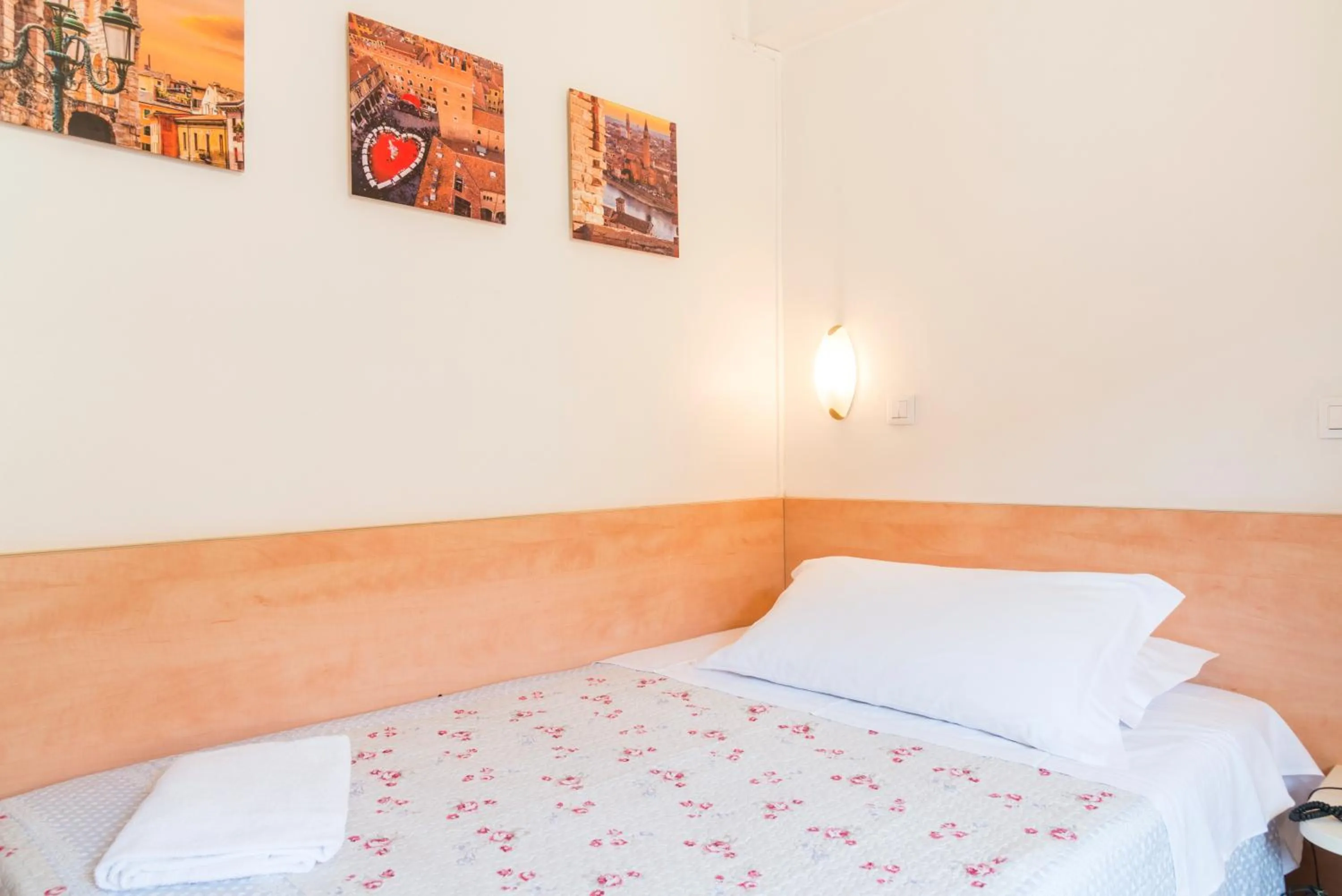 Bed in Albergo Trento