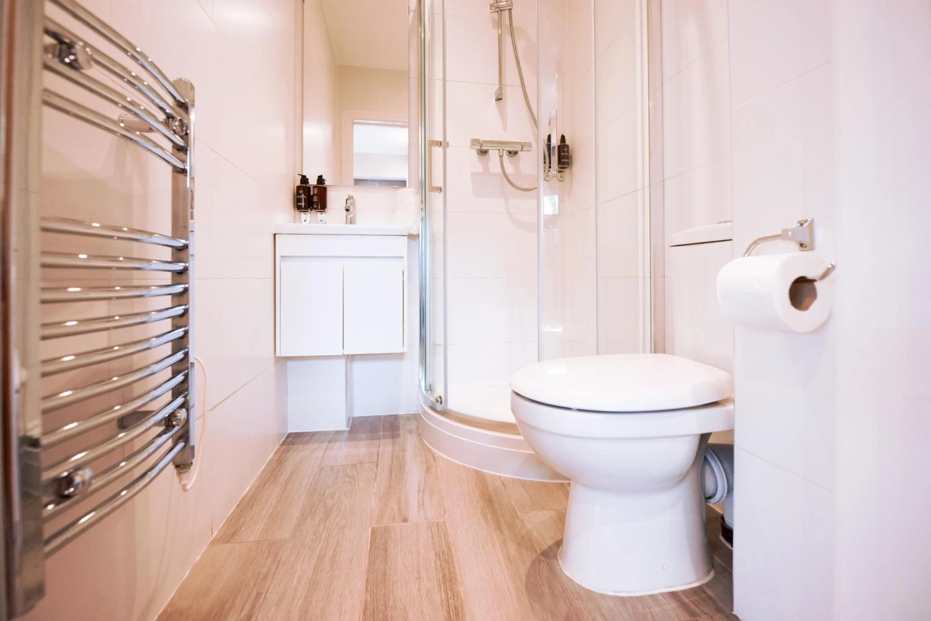 Bathroom in Malthouse Court