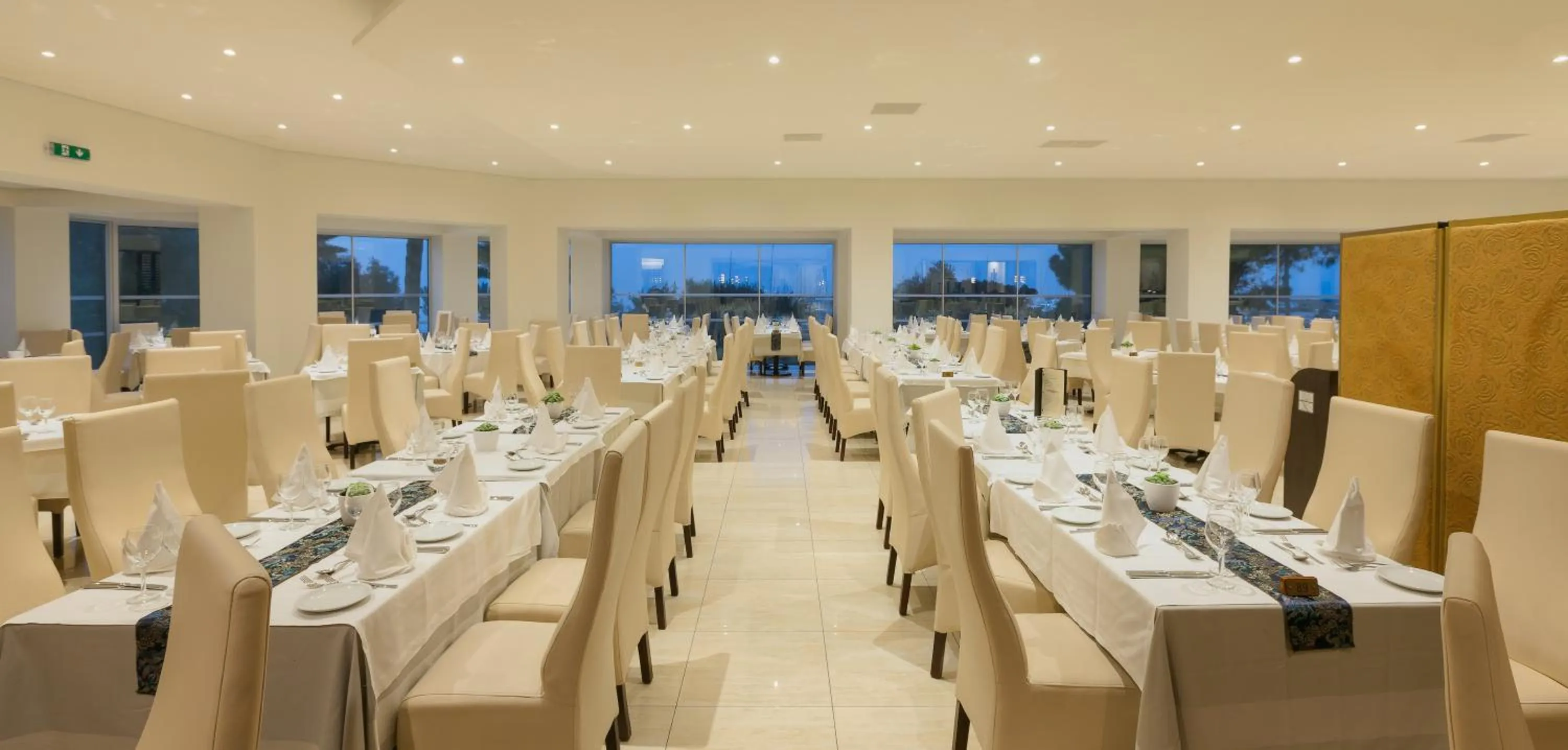 Restaurant/places to eat in St Raphael Resort