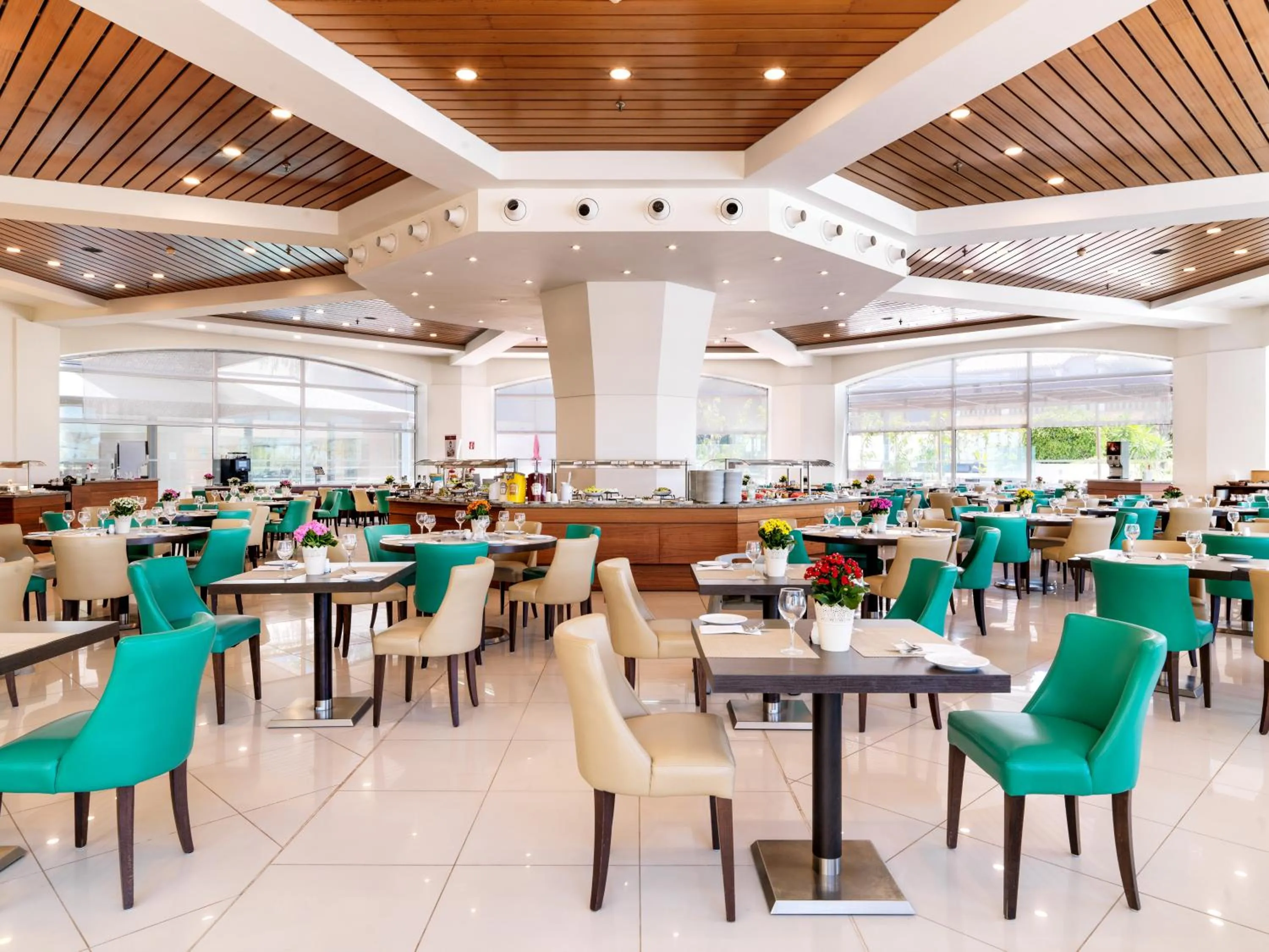 Restaurant/places to eat in St Raphael Resort