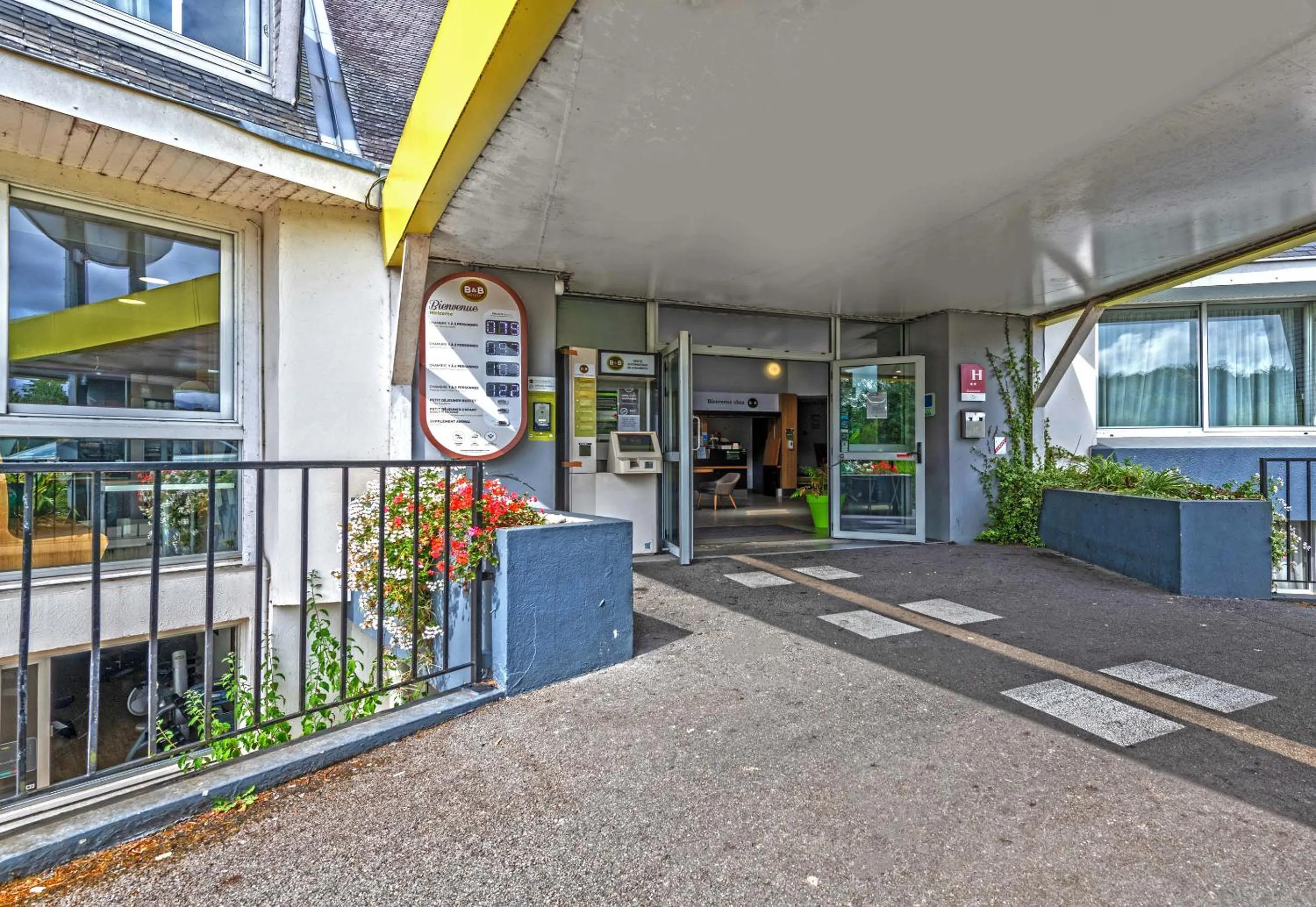 Facade/entrance in B&B HOTEL Quimper Sud Bénodet