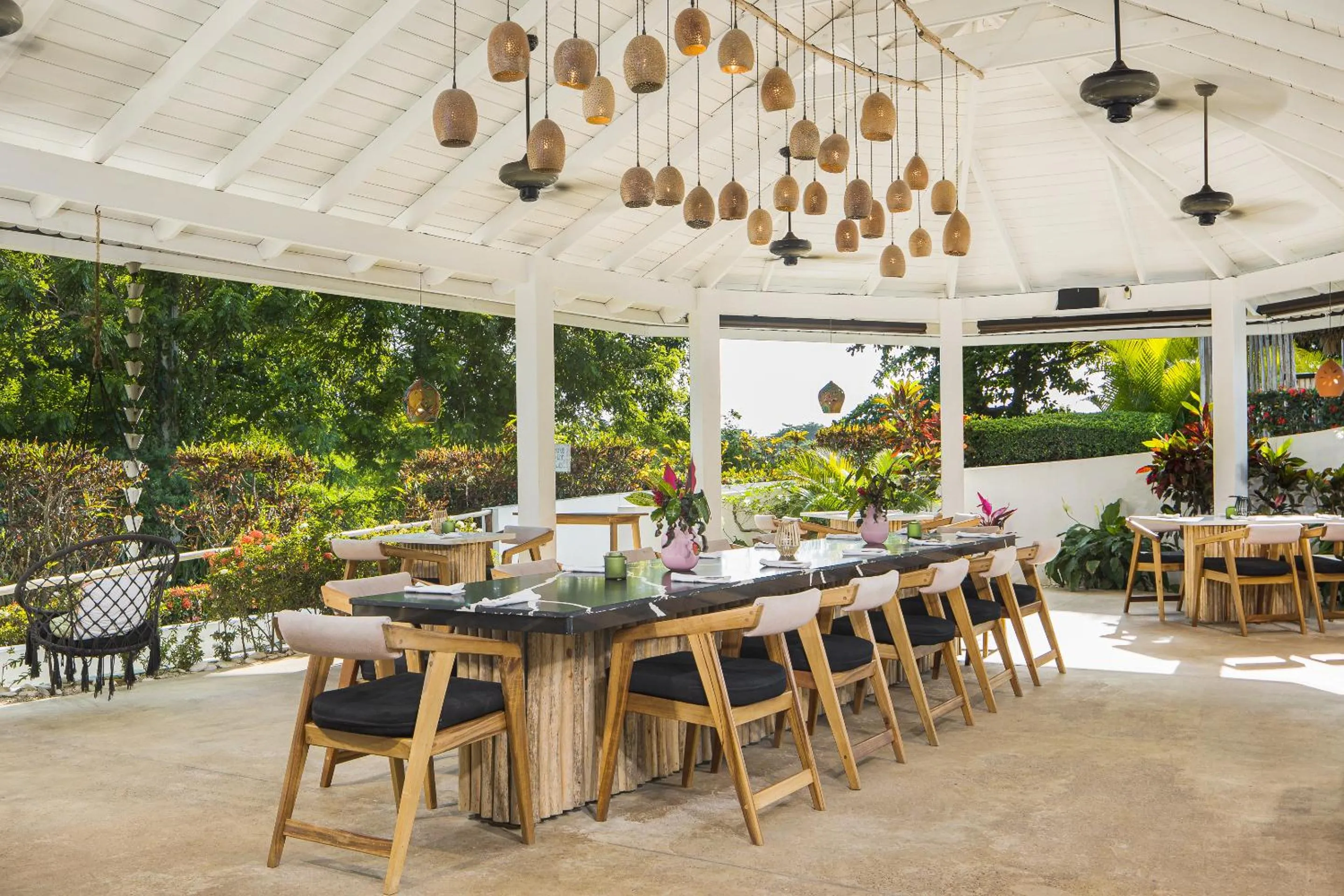 Restaurant/places to eat in El Encuentro Surf Lodge