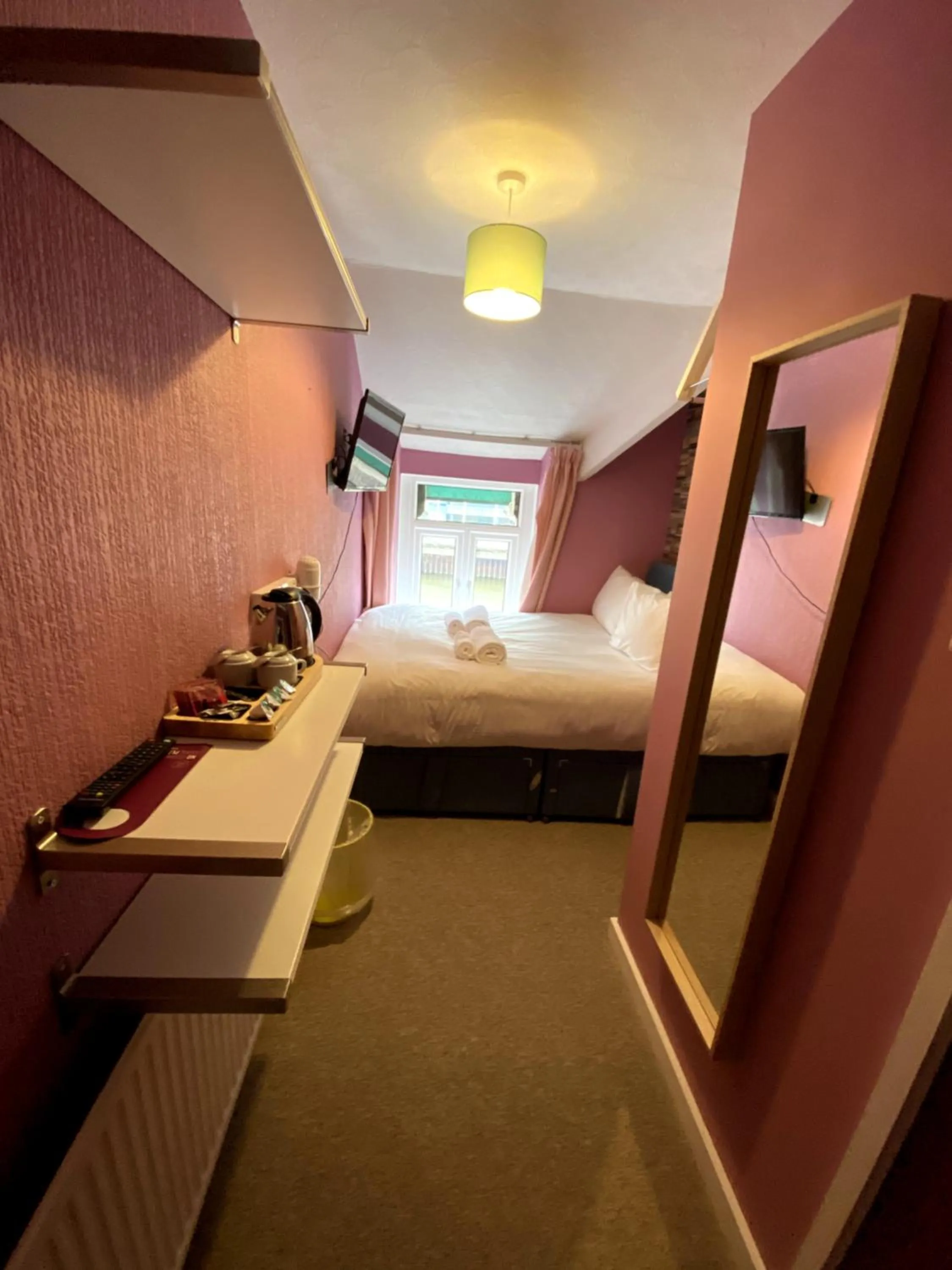 Photo of the whole room, Bed in WiseStay