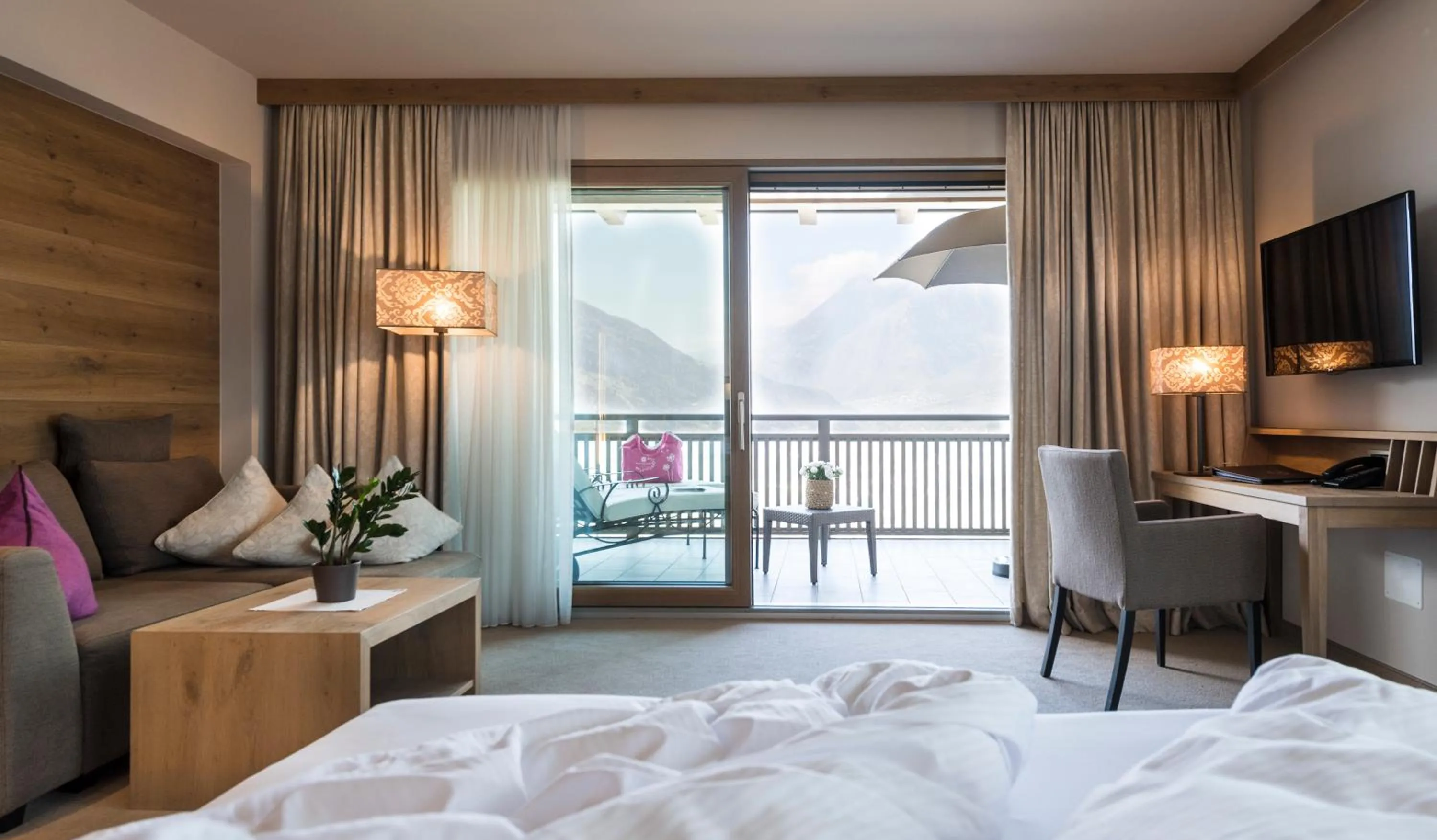 Garden view, Bed in Hotel Sonnbichl