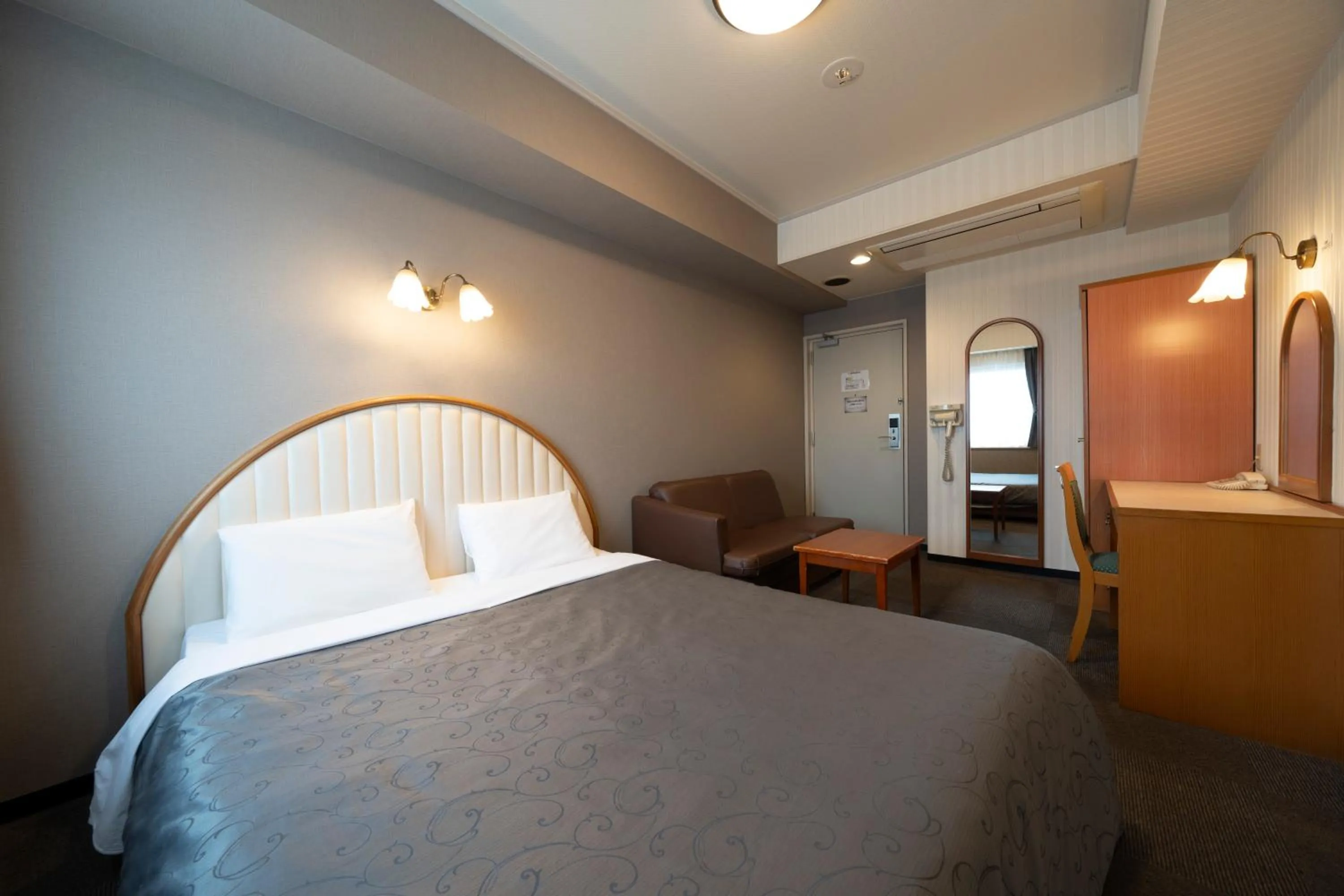 Bedroom, Bed in Castle Inn Komaki