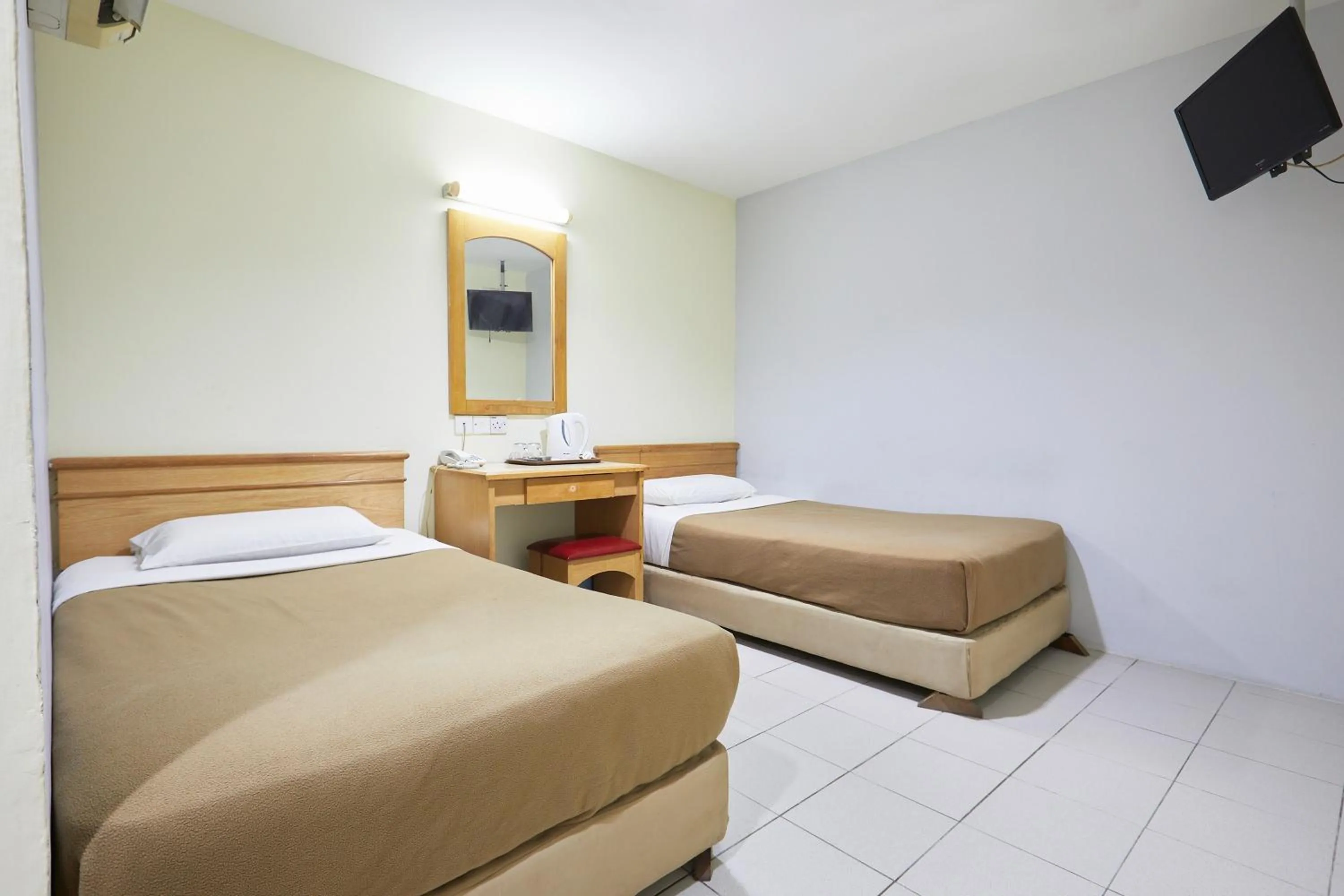 Photo of the whole room, Bed in Tang City Hotel, Petaling Street, Merdeka PNB 118 Tower