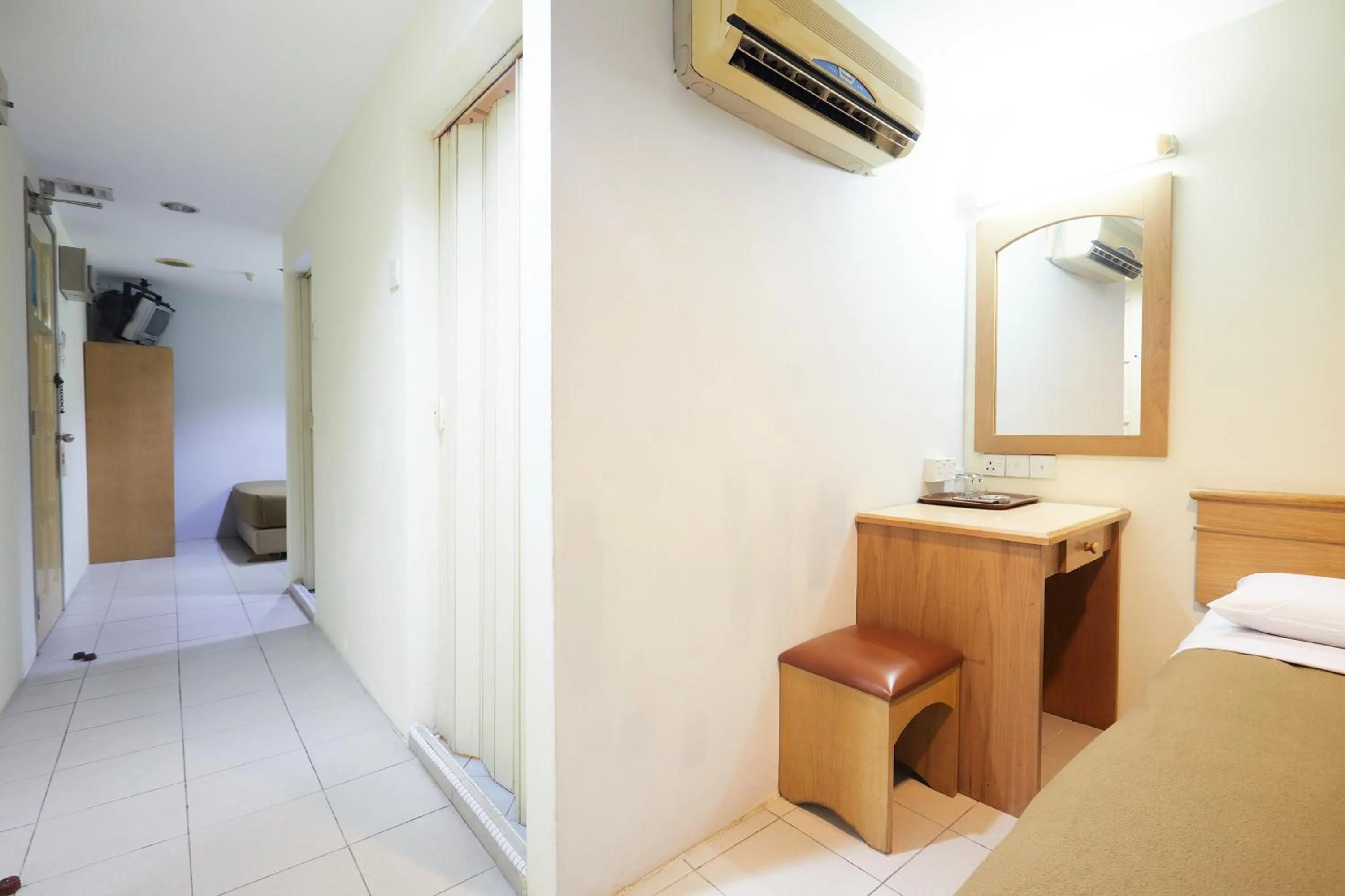 Photo of the whole room, Bed in Tang City Hotel, Petaling Street, Merdeka PNB 118 Tower