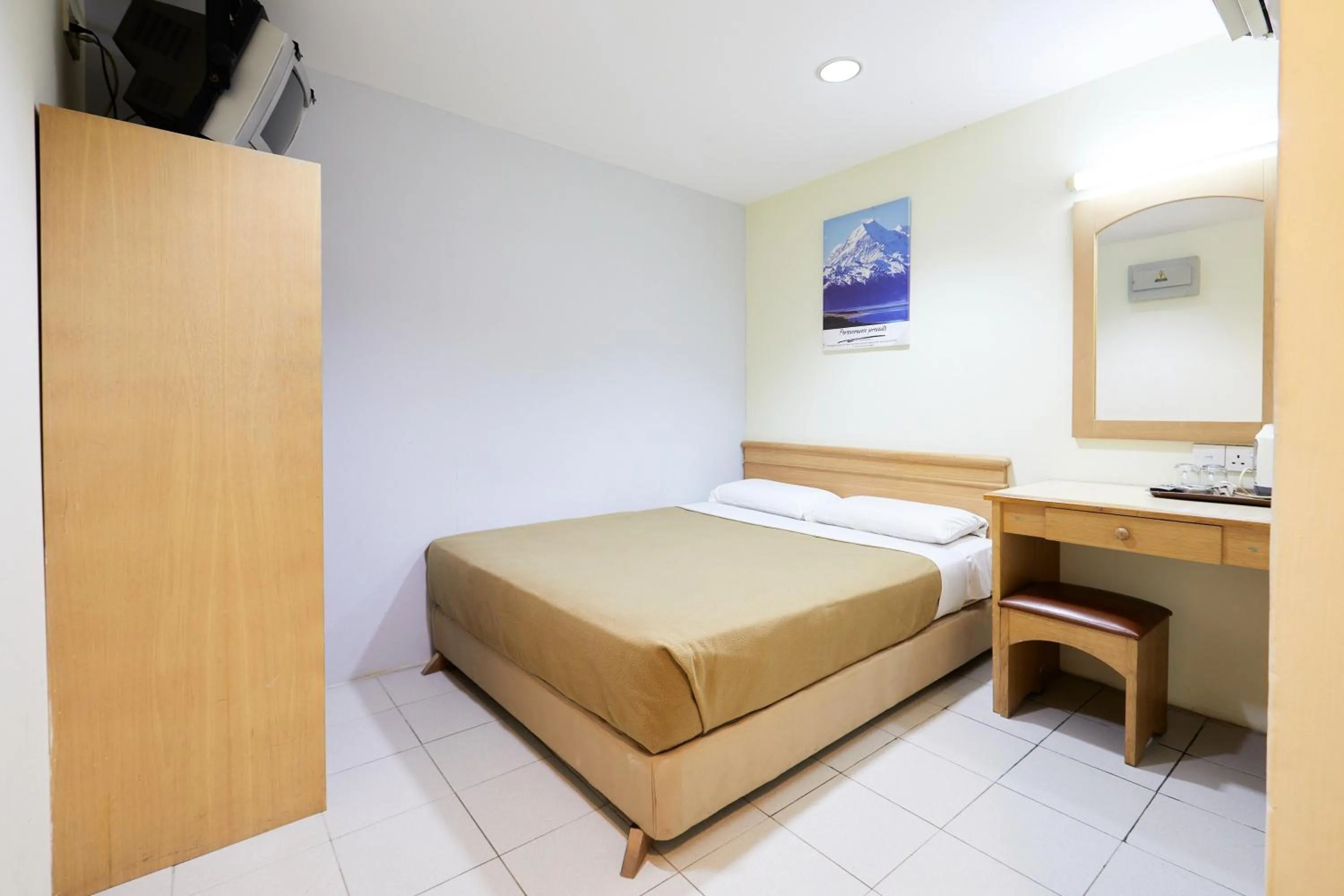 Bedroom, Bed in Tang City Hotel, Petaling Street, Merdeka PNB 118 Tower