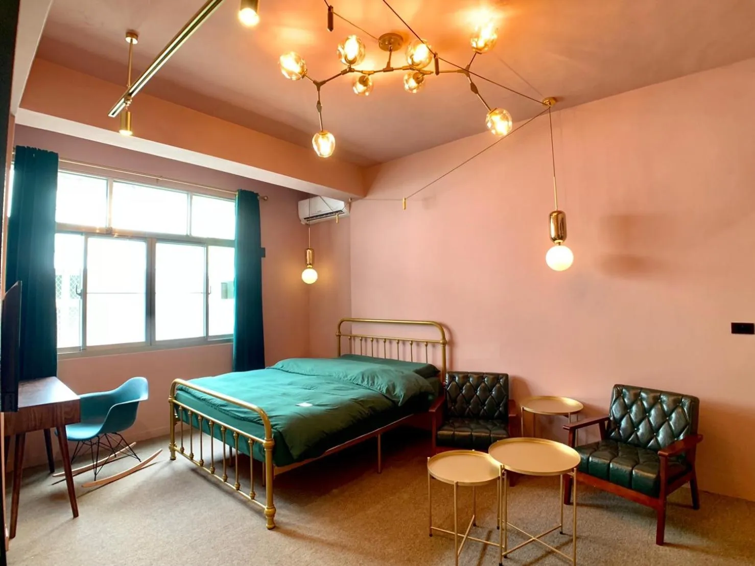 Photo of the whole room, Bed in Hinoki Mansion