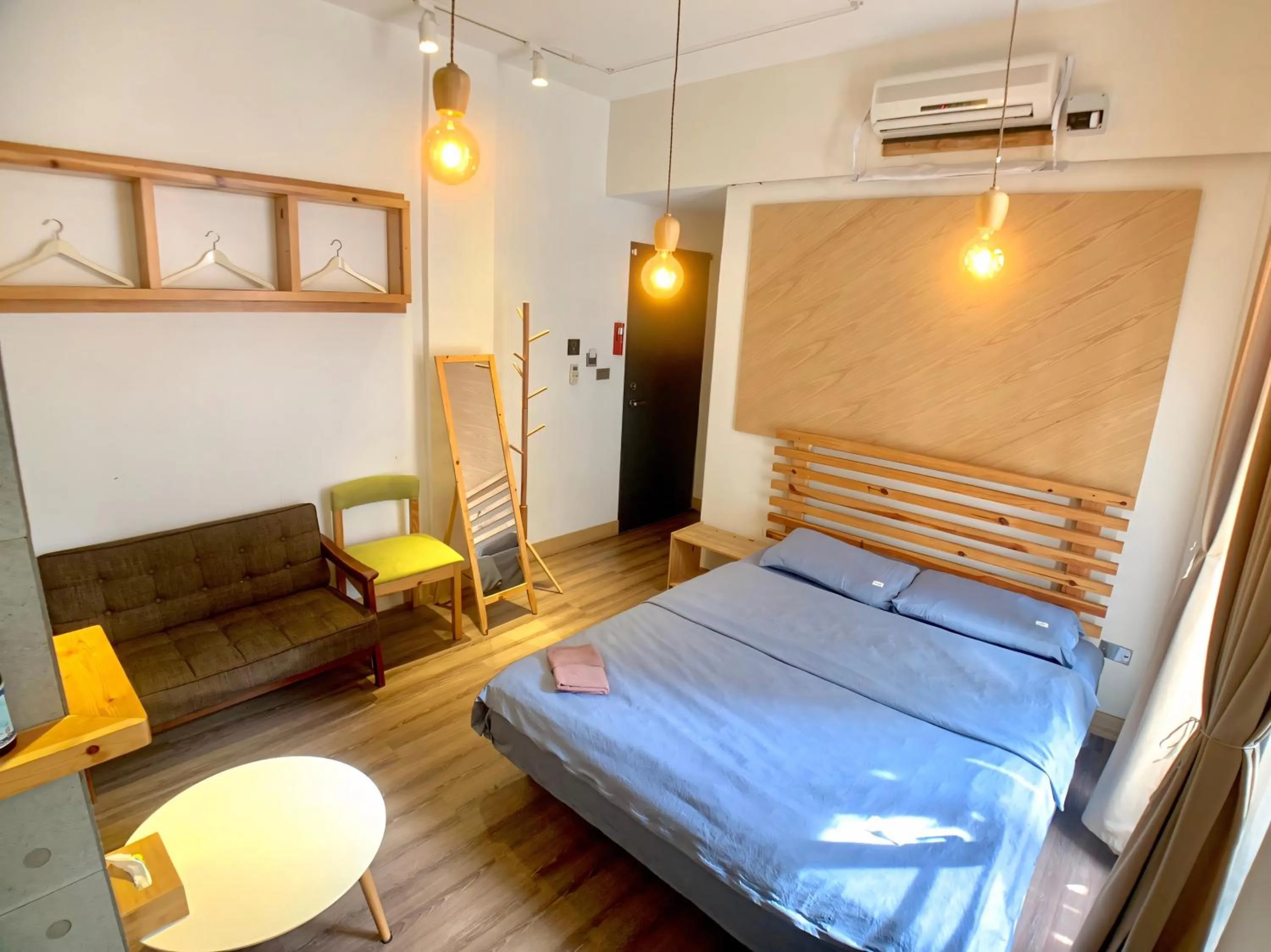 Property building, Bed in Baker Street London Style Inn