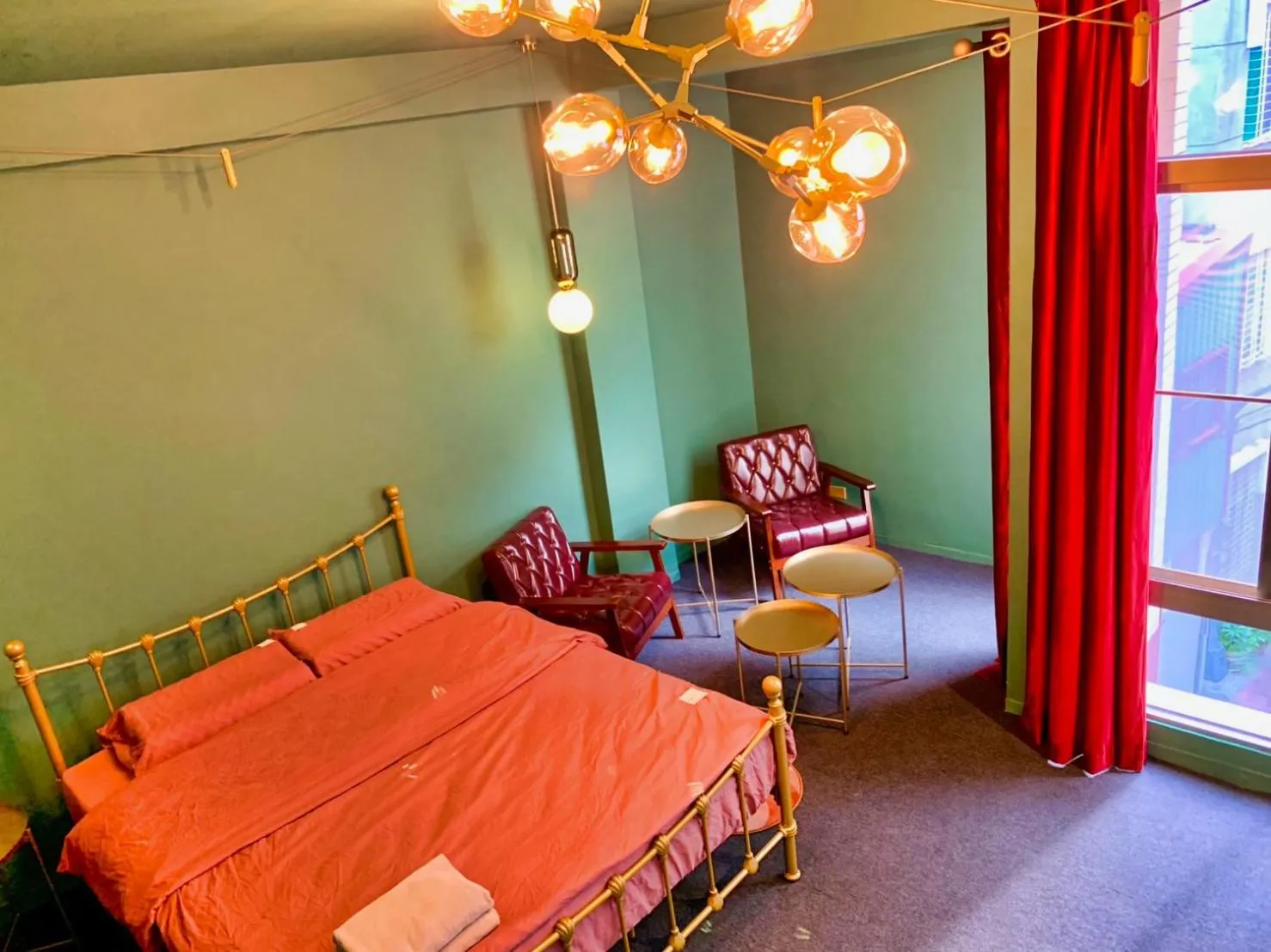 Property building, Bed in Baker Street London Style Inn