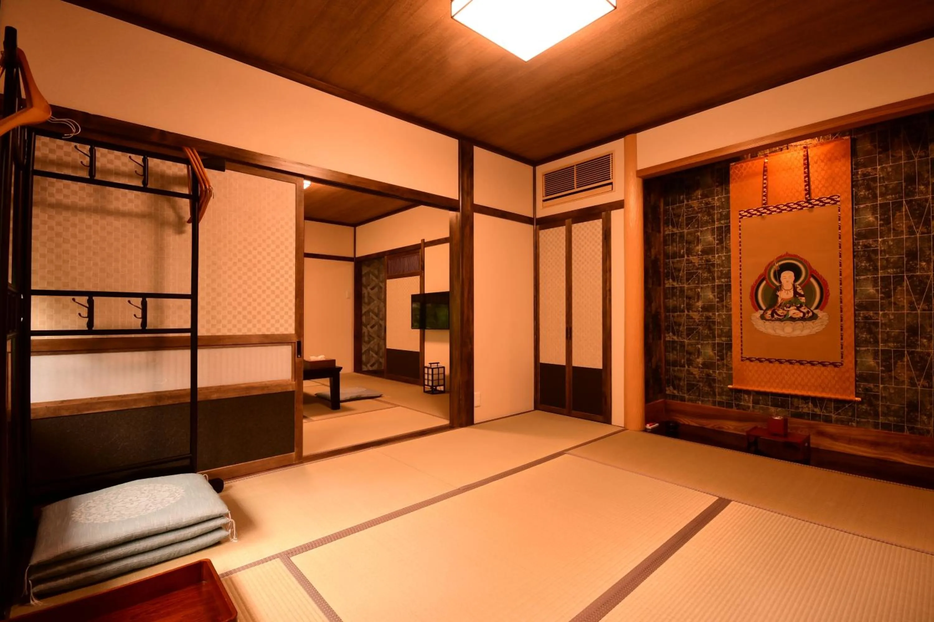 Photo of the whole room, Bed in Koyasan Shukubo Jokiin